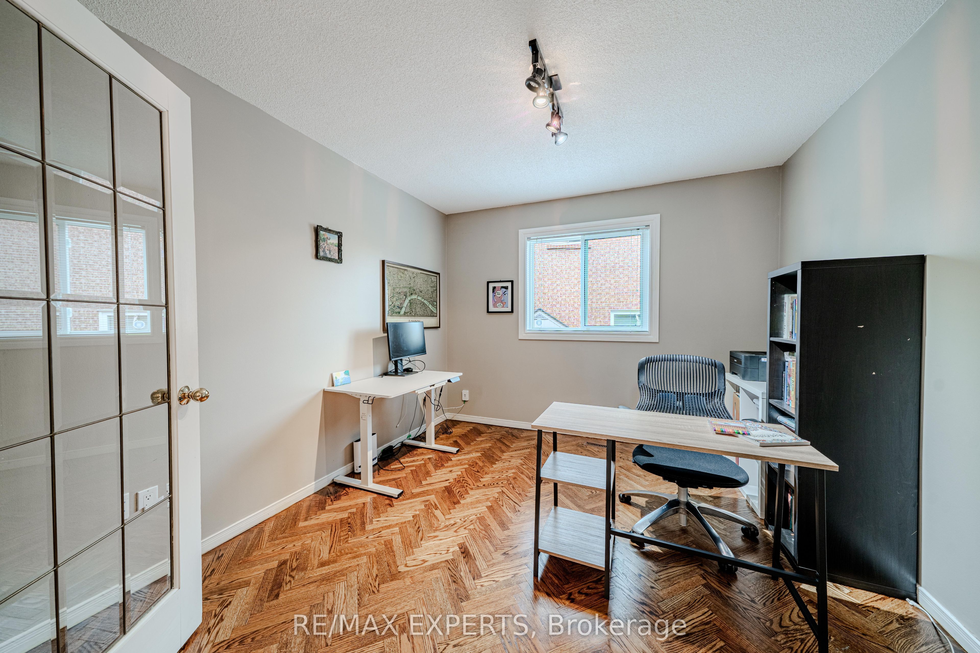 231 Mossbrook Square Property Photo 21