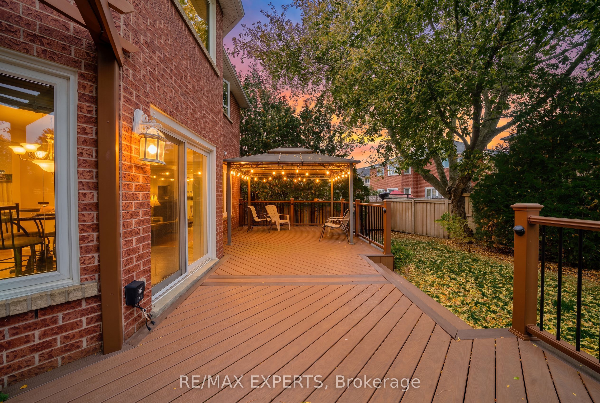 231 Mossbrook Square Property Photo 44