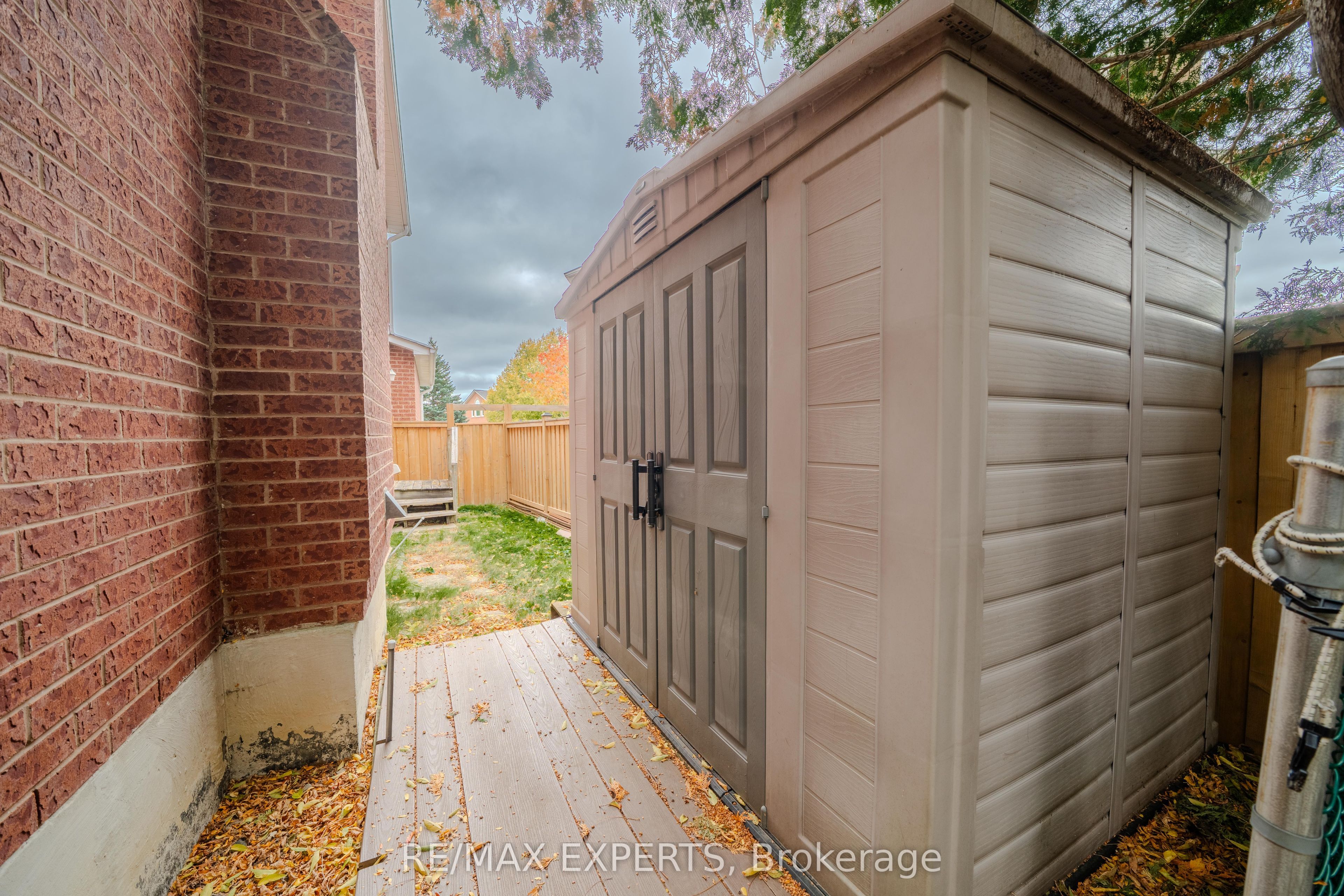 231 Mossbrook Square Property Photo 49