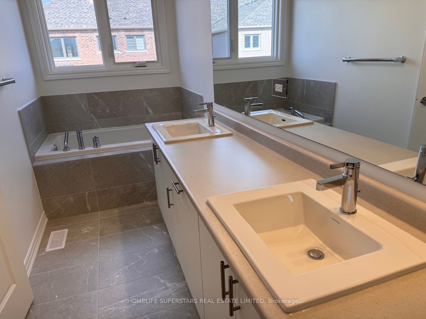 E14089754 Property Photo 12