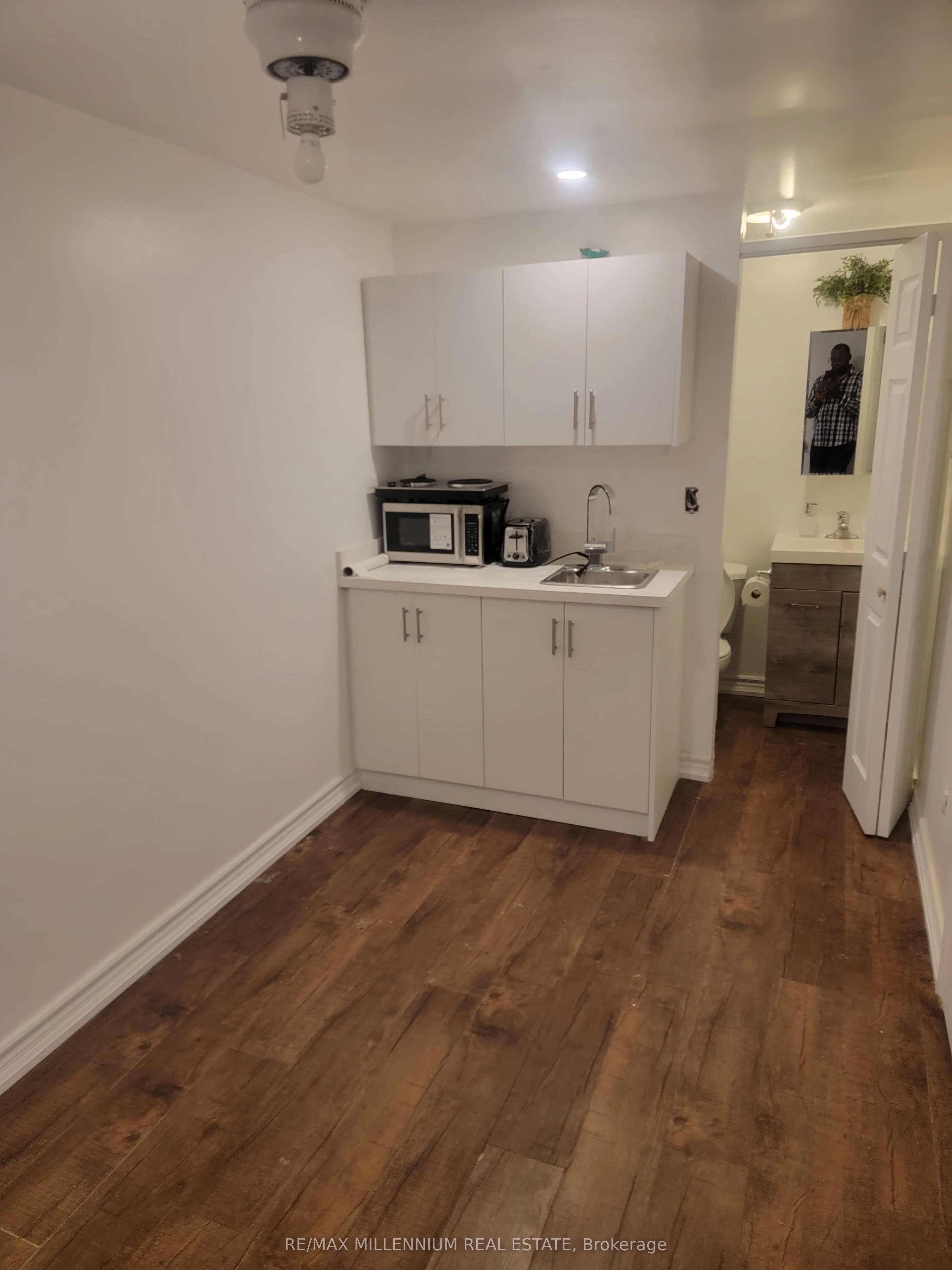 66 Overlord Crescent Lower #2 Property Photo 2