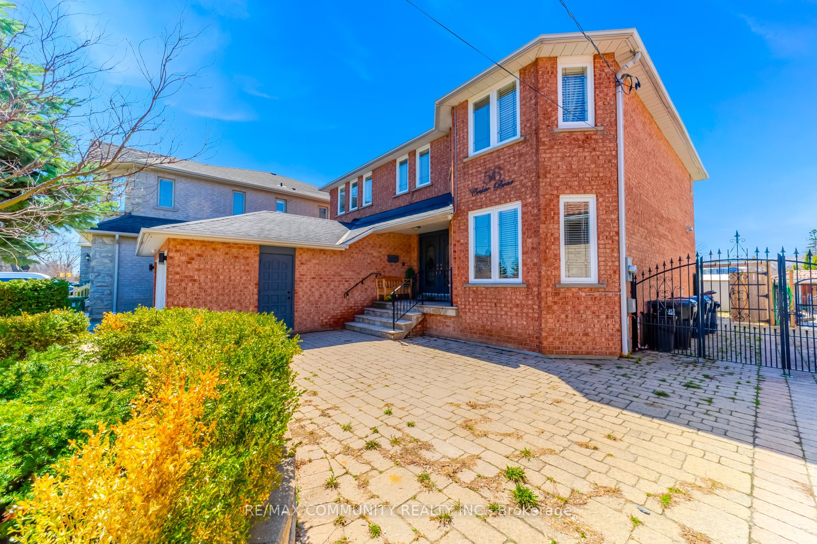 56 Cedar Brae Boulevard Property Photo 4