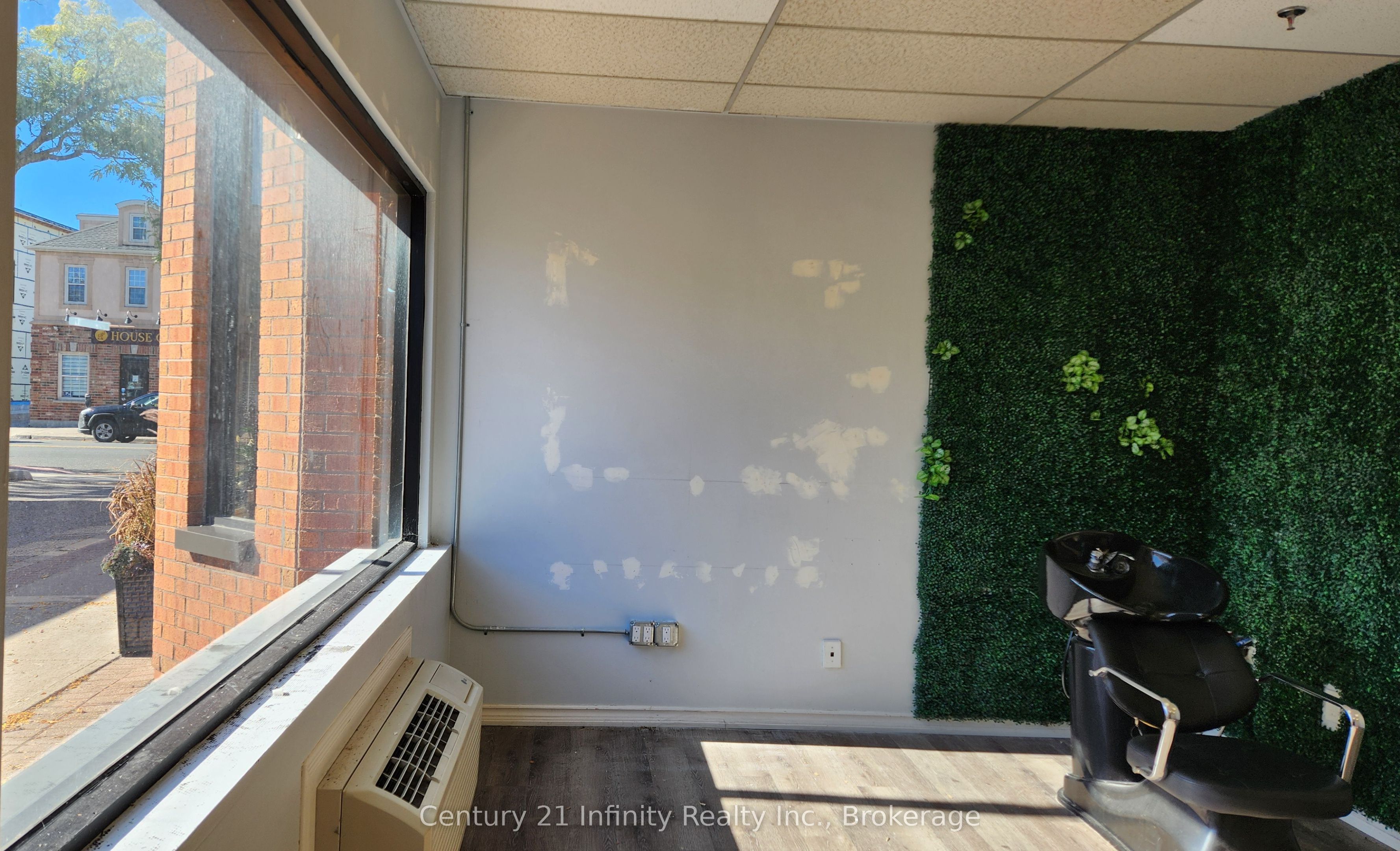 153 Brock Street N 3 Property Photo 3