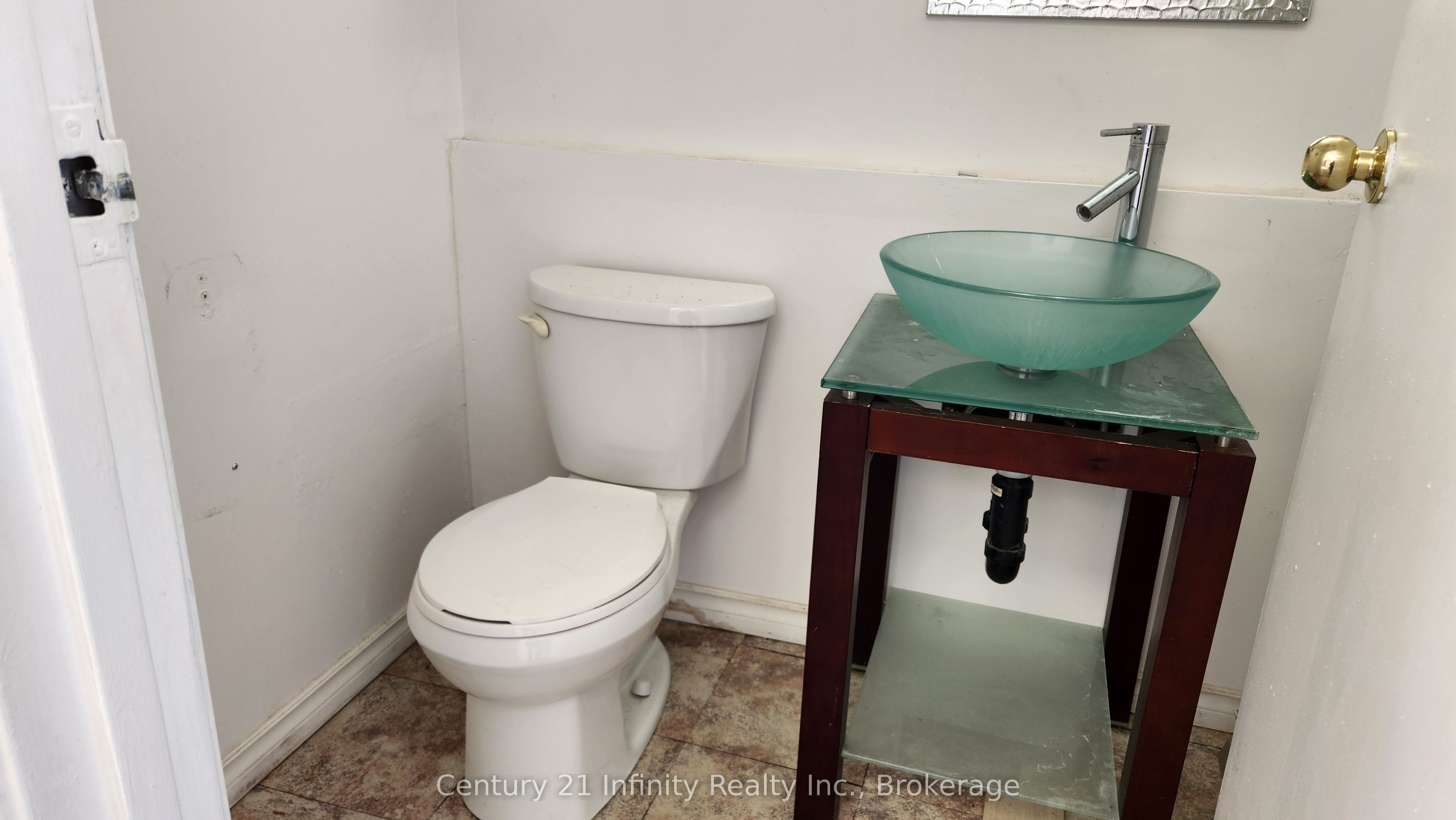 153 Brock Street N 3 Property Photo 6