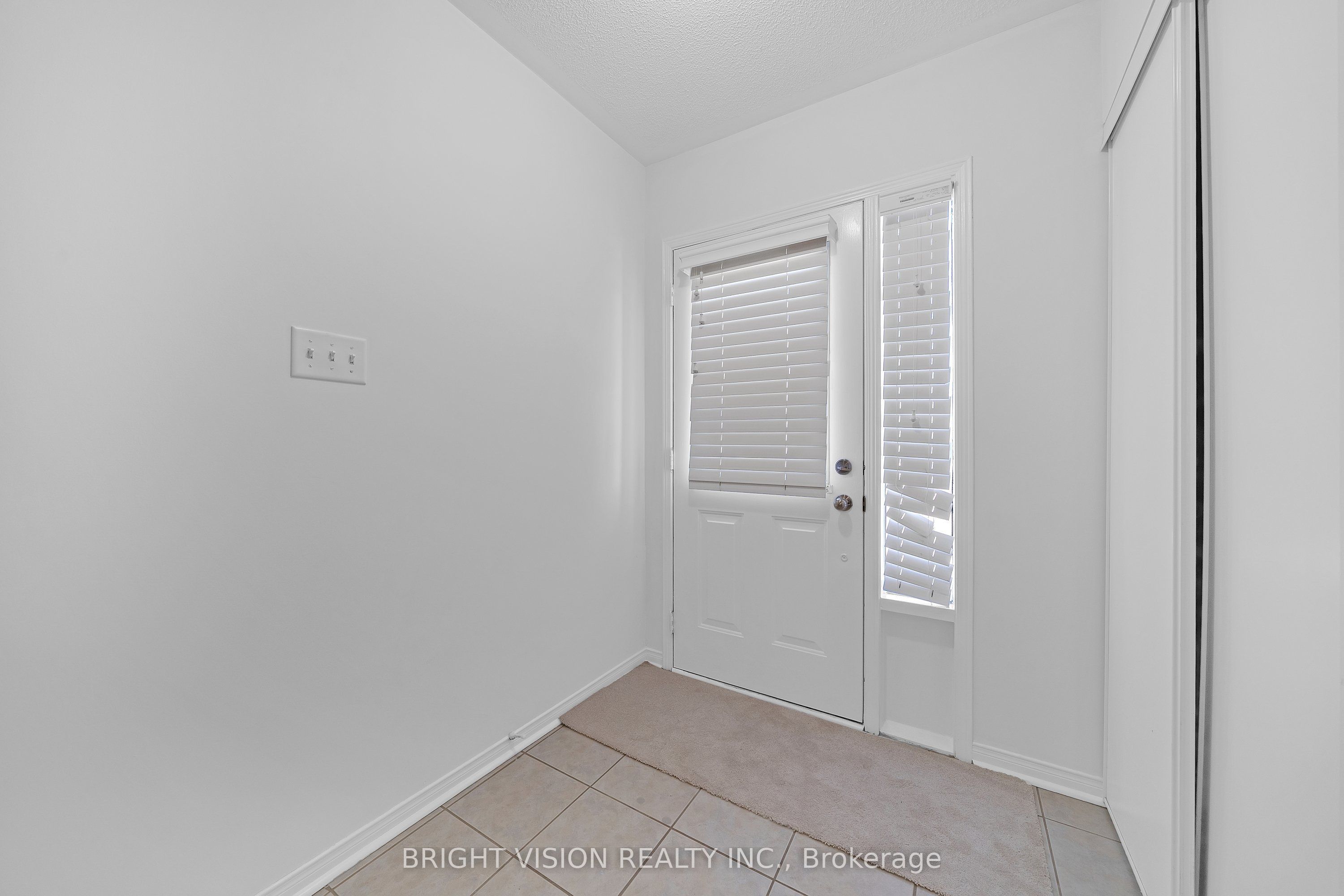 1543 Hummingbird Court Property Photo 7