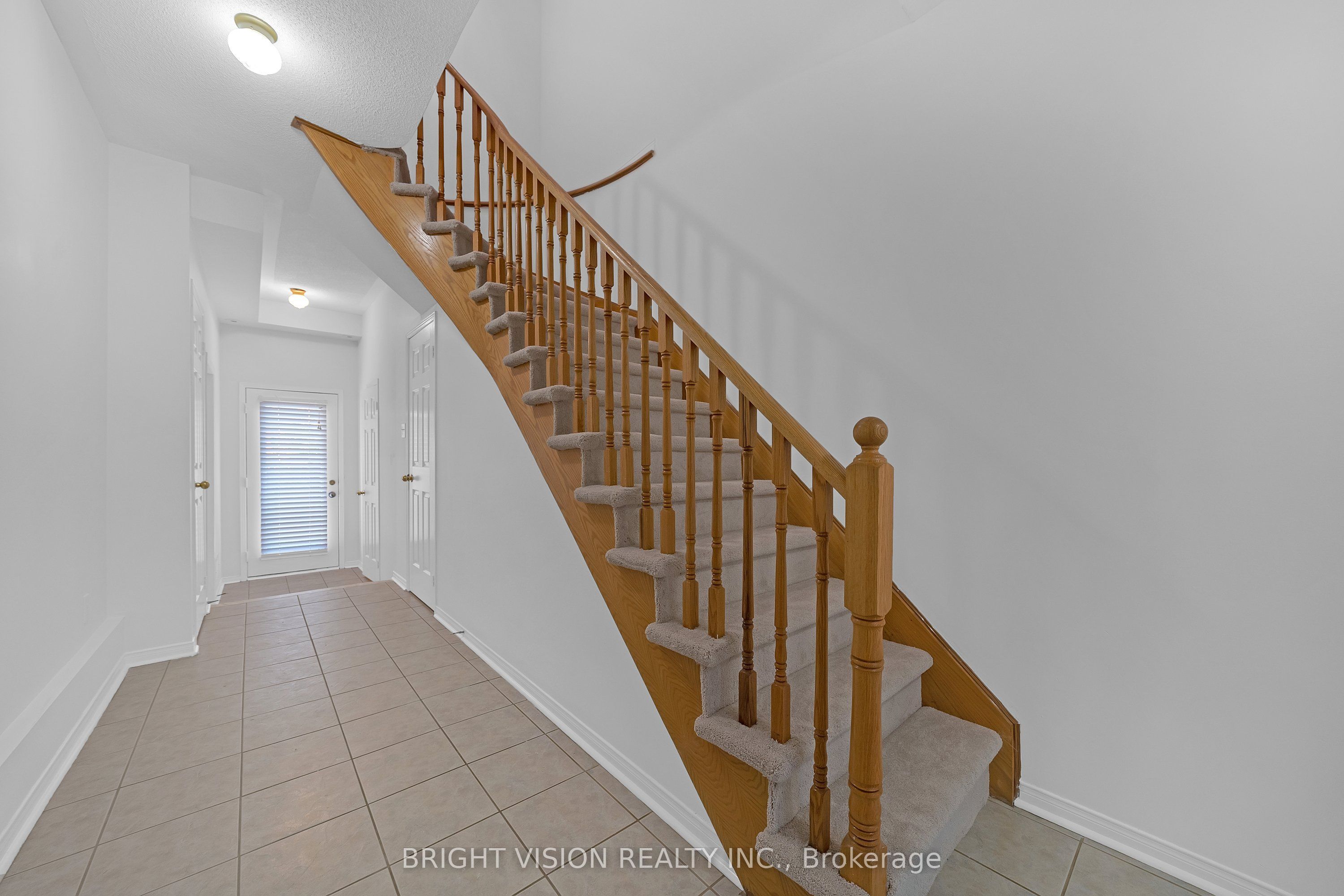 1543 Hummingbird Court Property Photo 8