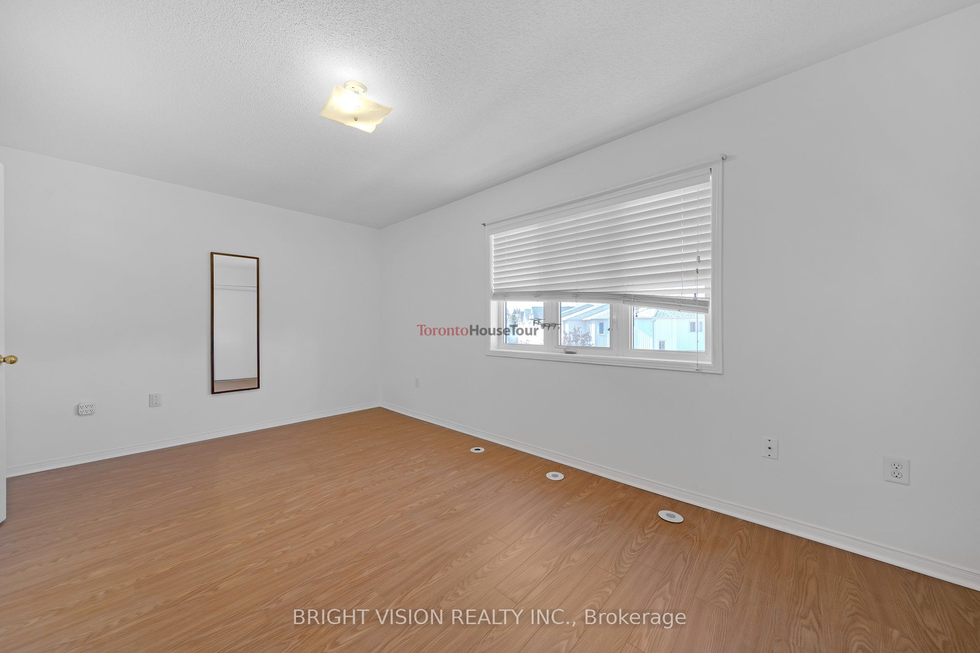 1543 Hummingbird Court Property Photo 24