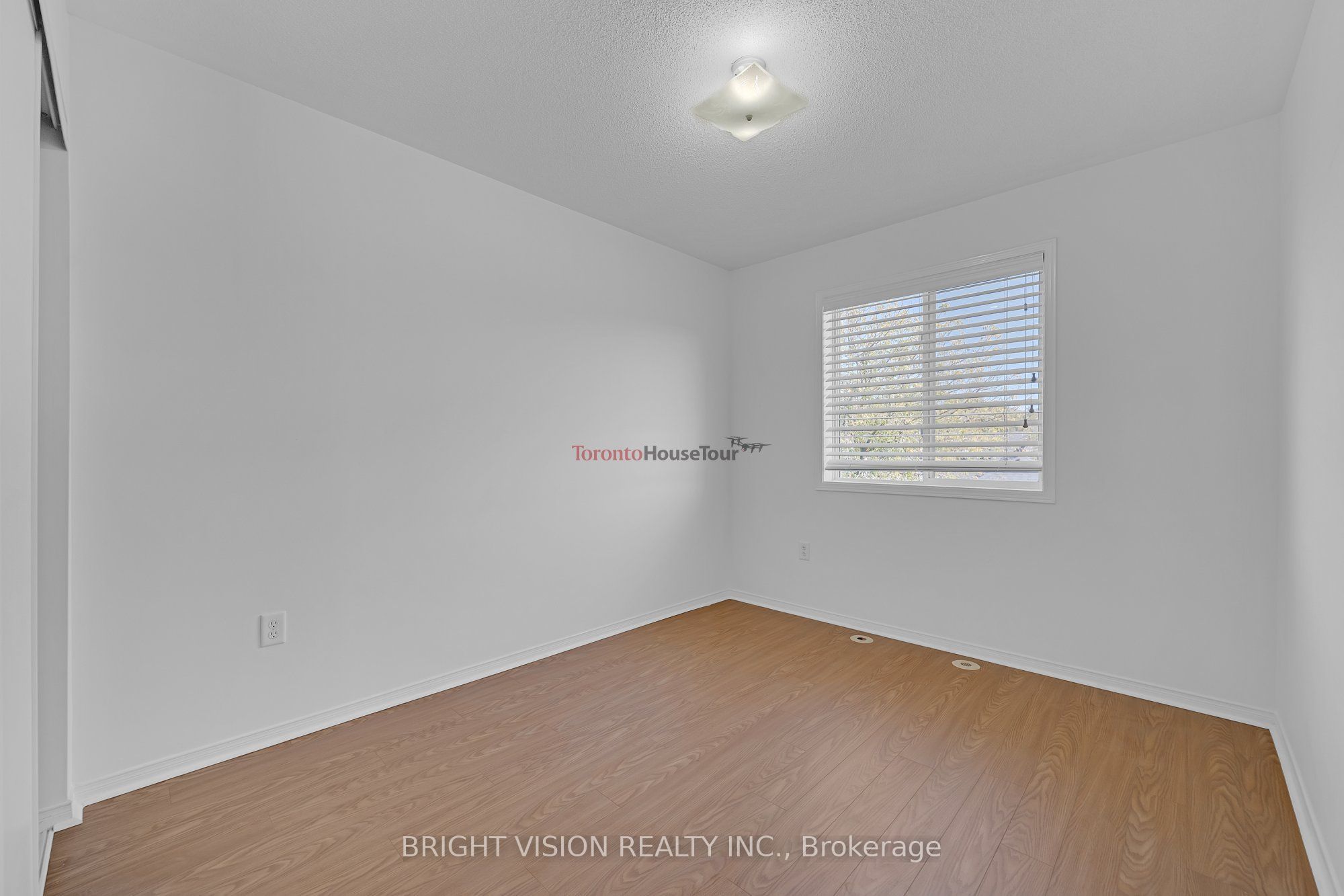 1543 Hummingbird Court Property Photo 26
