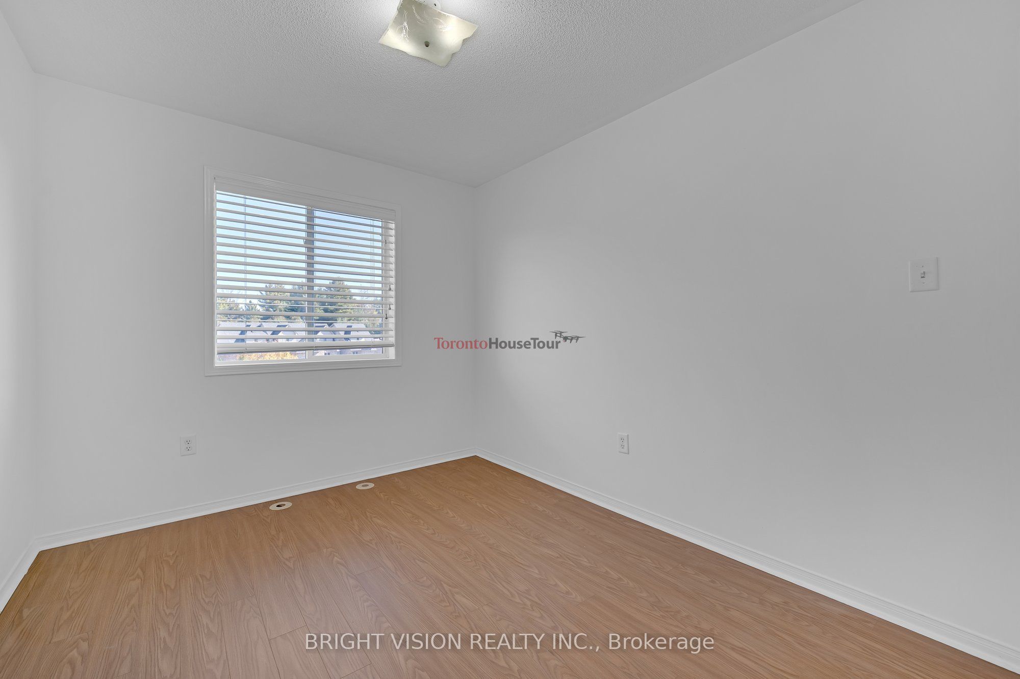 1543 Hummingbird Court Property Photo 28