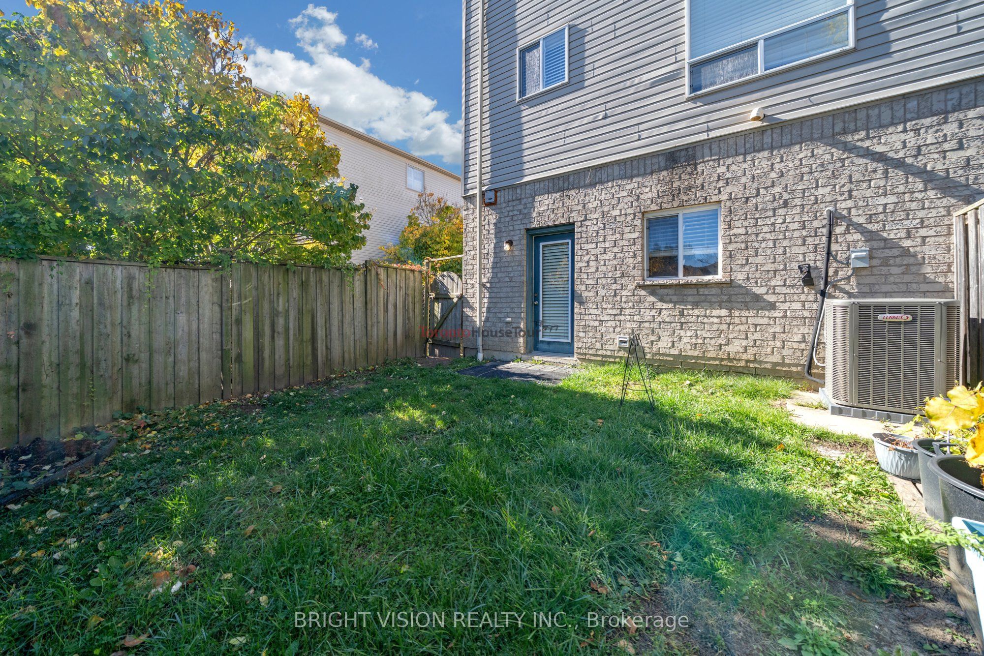 1543 Hummingbird Court Property Photo 32