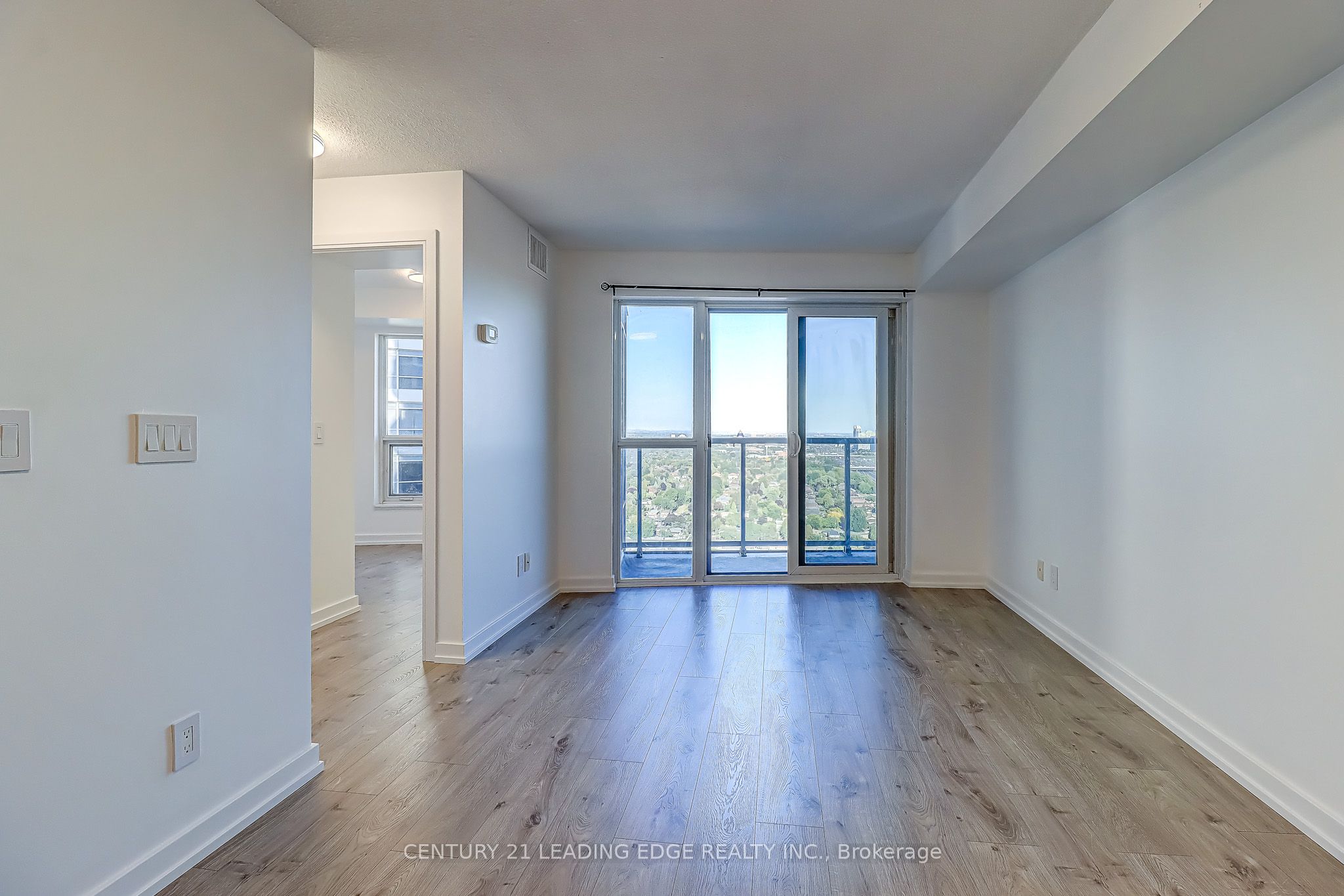 125 Village Green Square 3311 Property Photo 14
