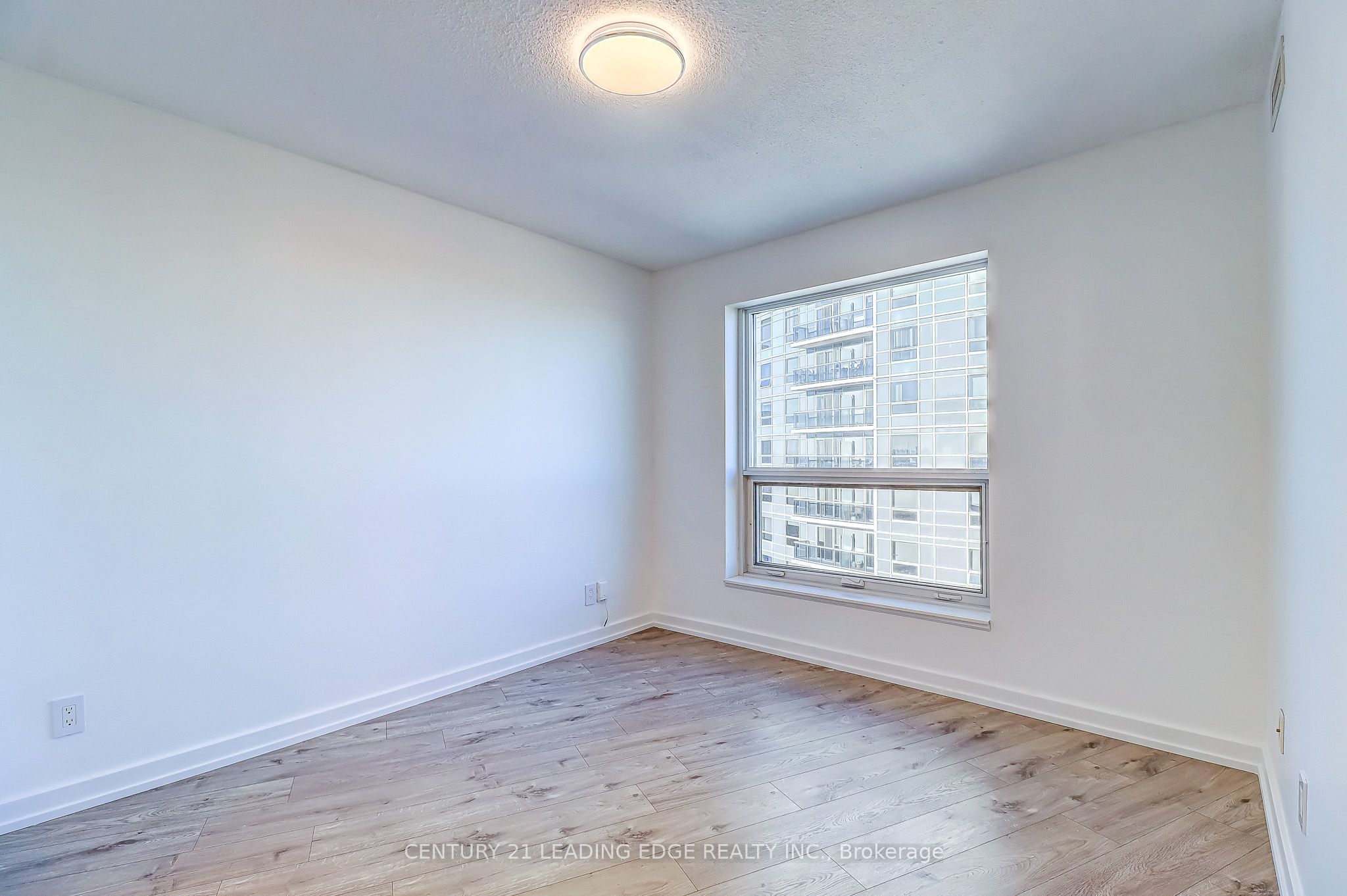125 Village Green Square 3311 Property Photo 25