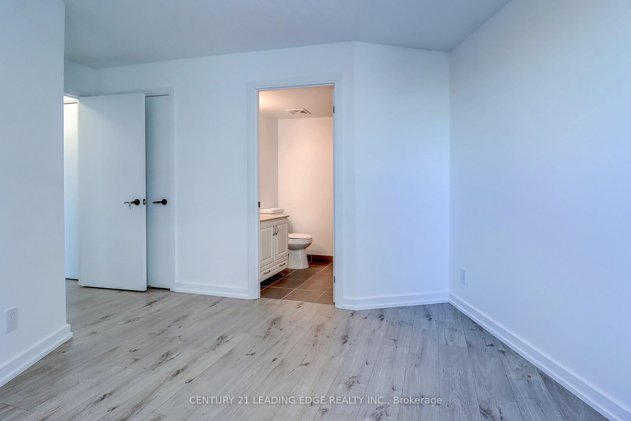 125 Village Green Square 3311 Property Photo 27