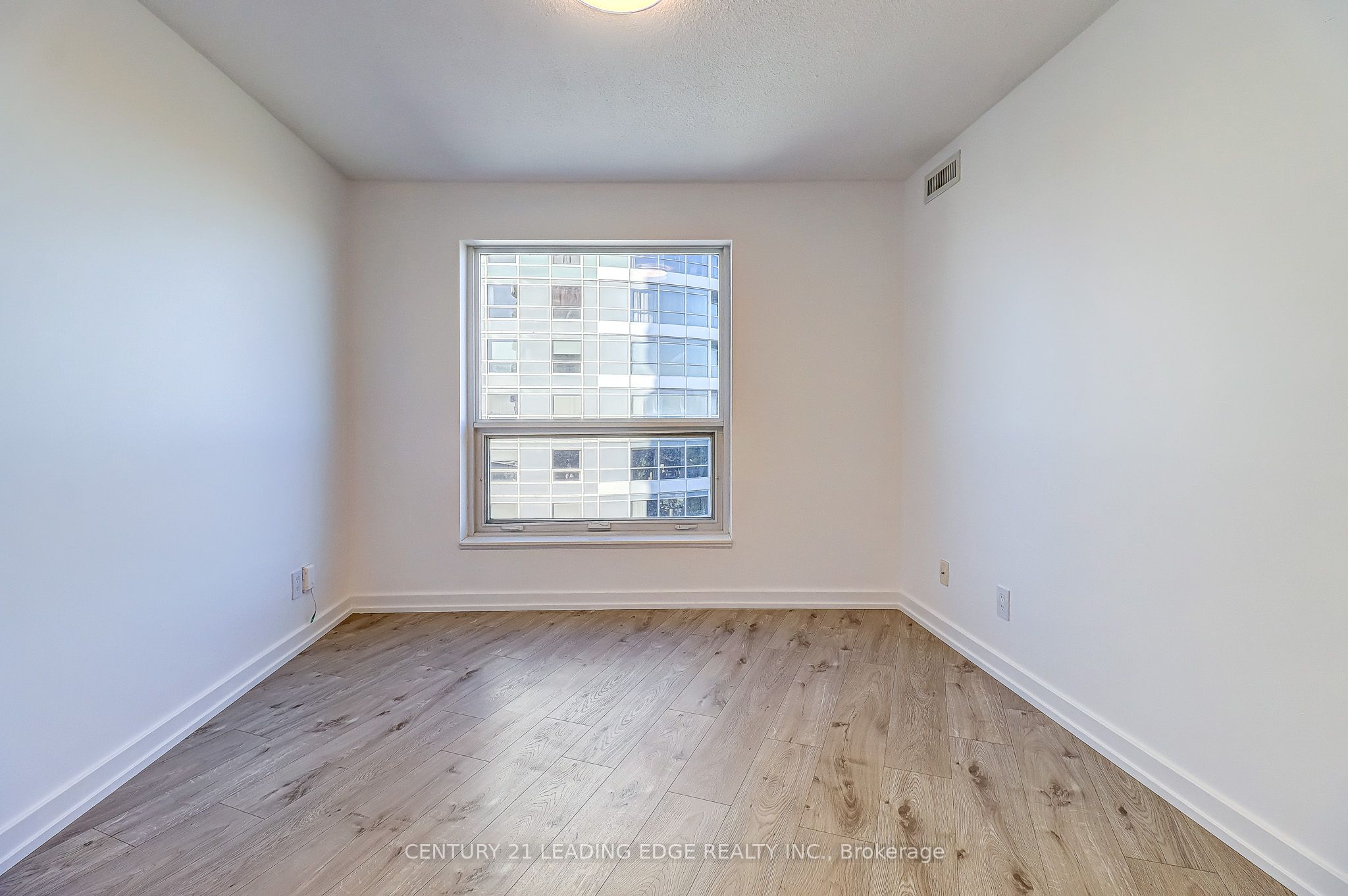 125 Village Green Square 3311 Property Photo 28