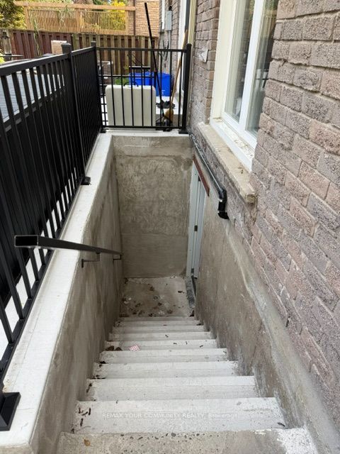 66 Vanessa Place Basement Apartment Property Photo 17