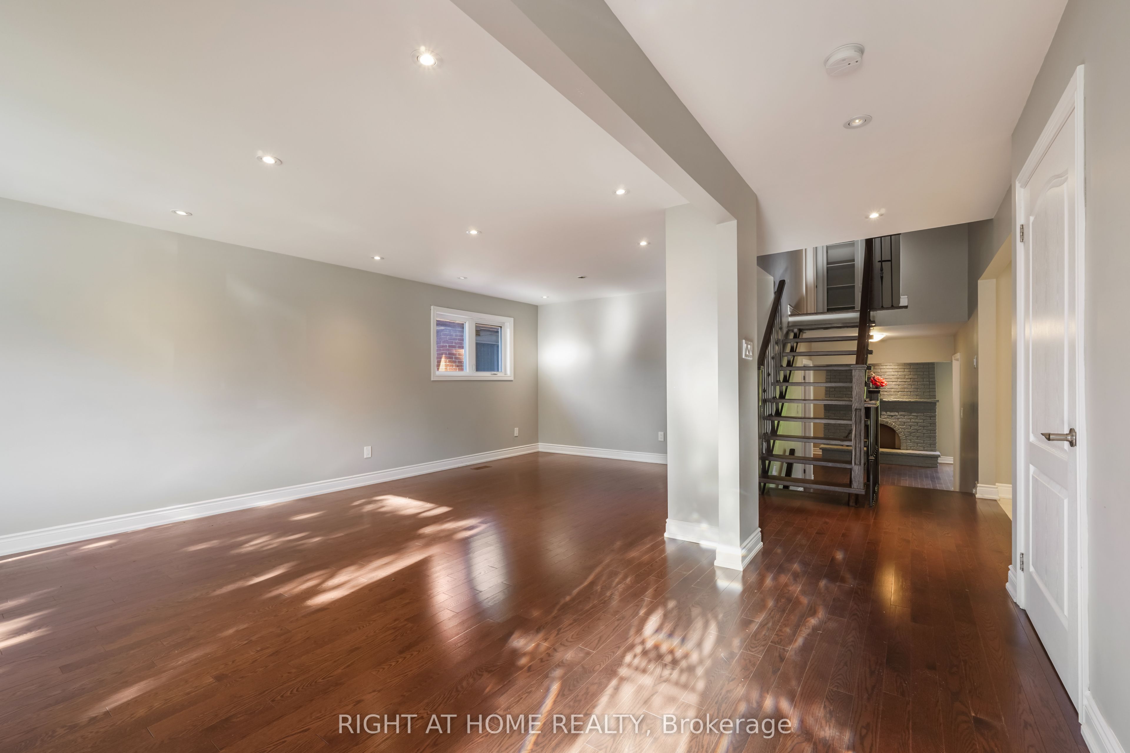 21 Cleethorpes Boulevard Property Photo 2