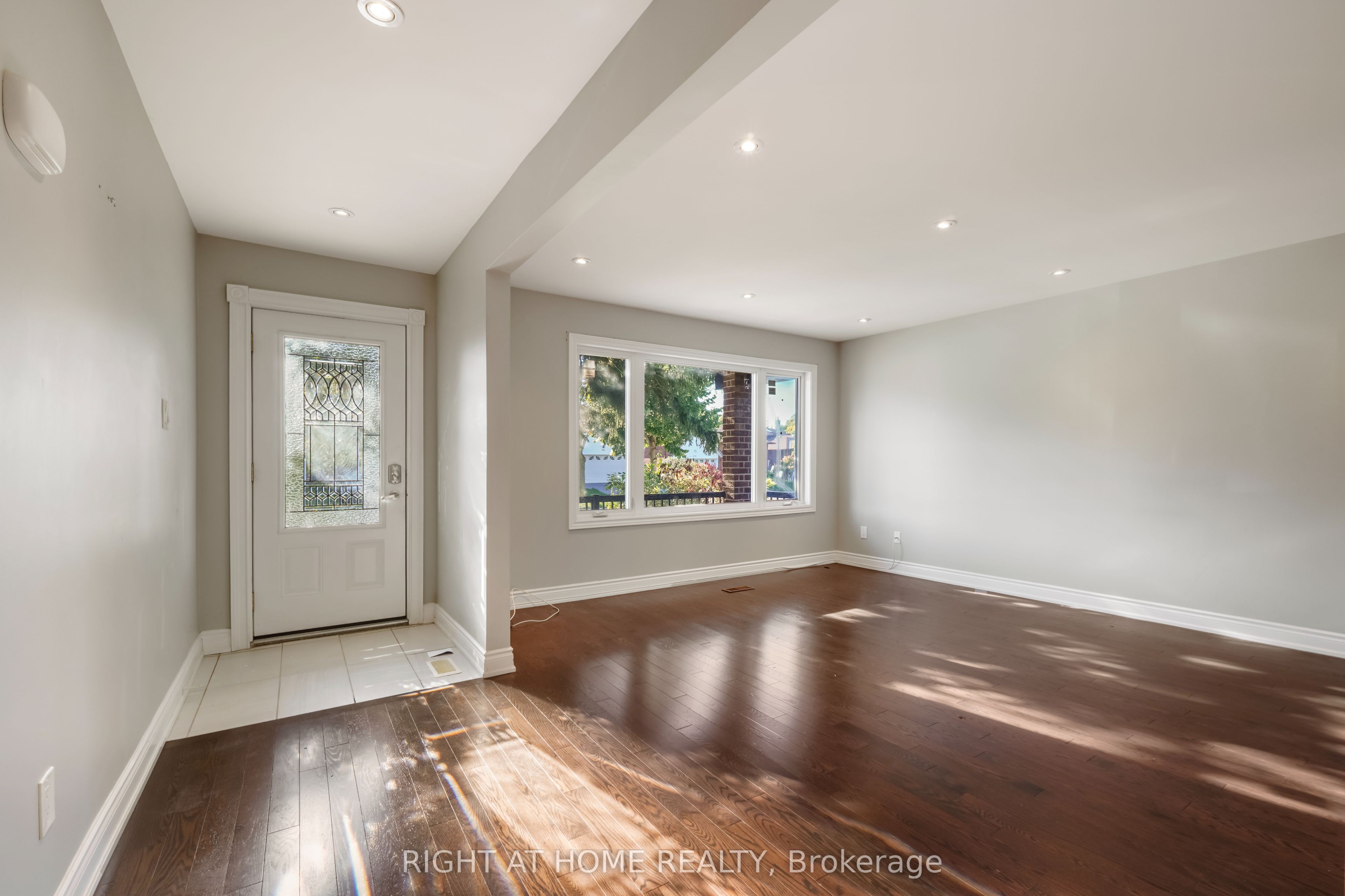 21 Cleethorpes Boulevard Property Photo 3