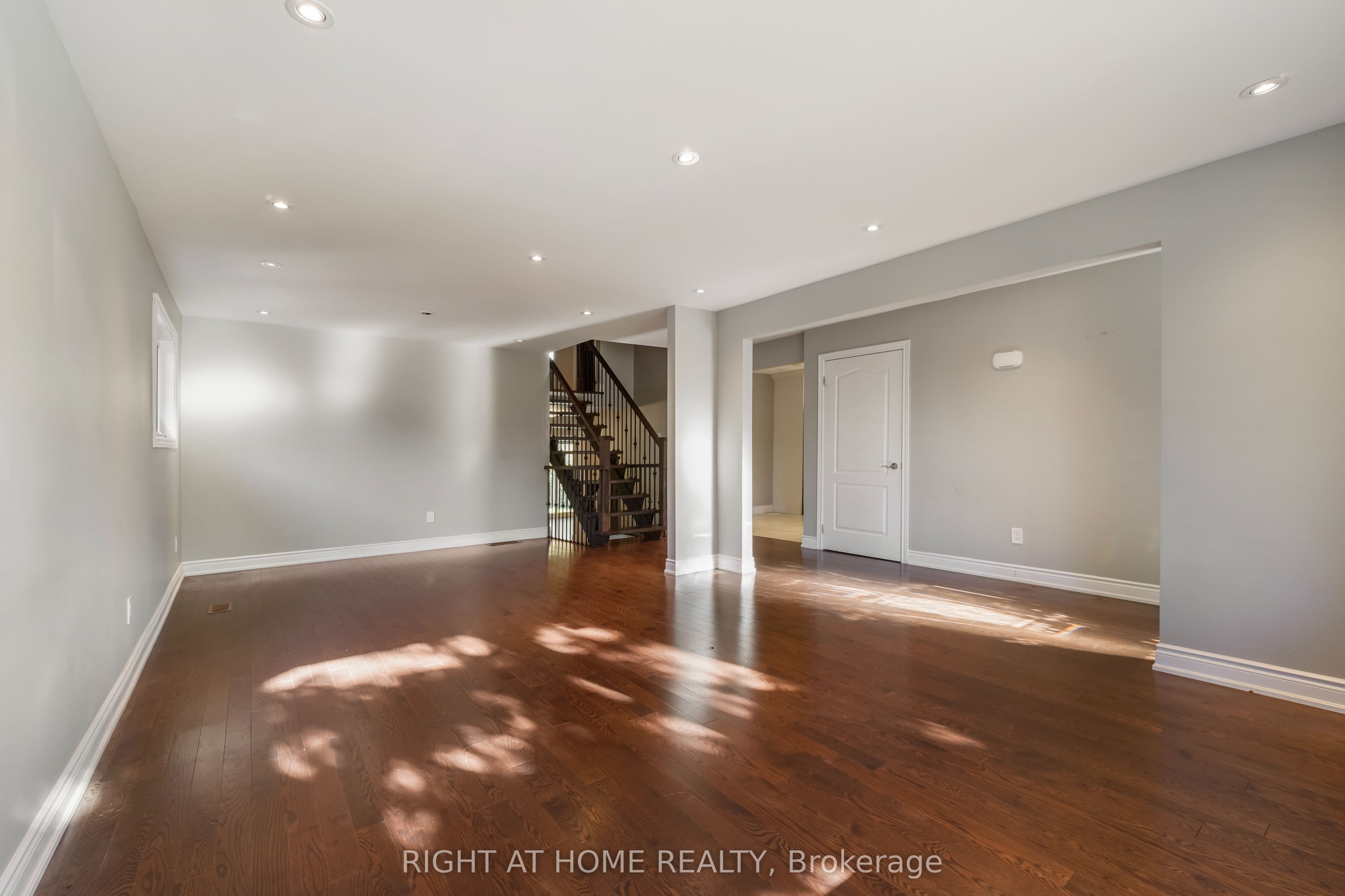 21 Cleethorpes Boulevard Property Photo 5