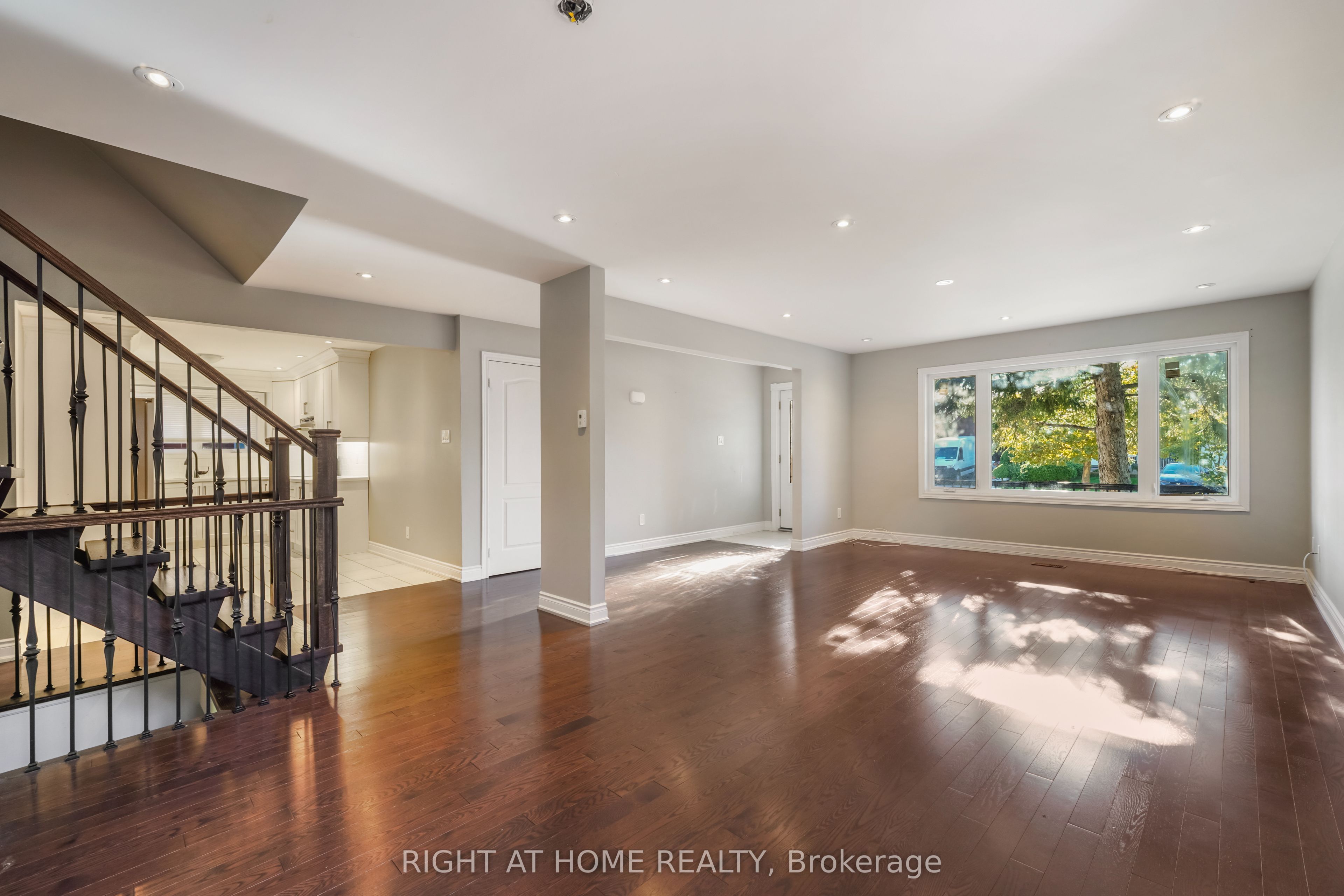 21 Cleethorpes Boulevard Property Photo 6