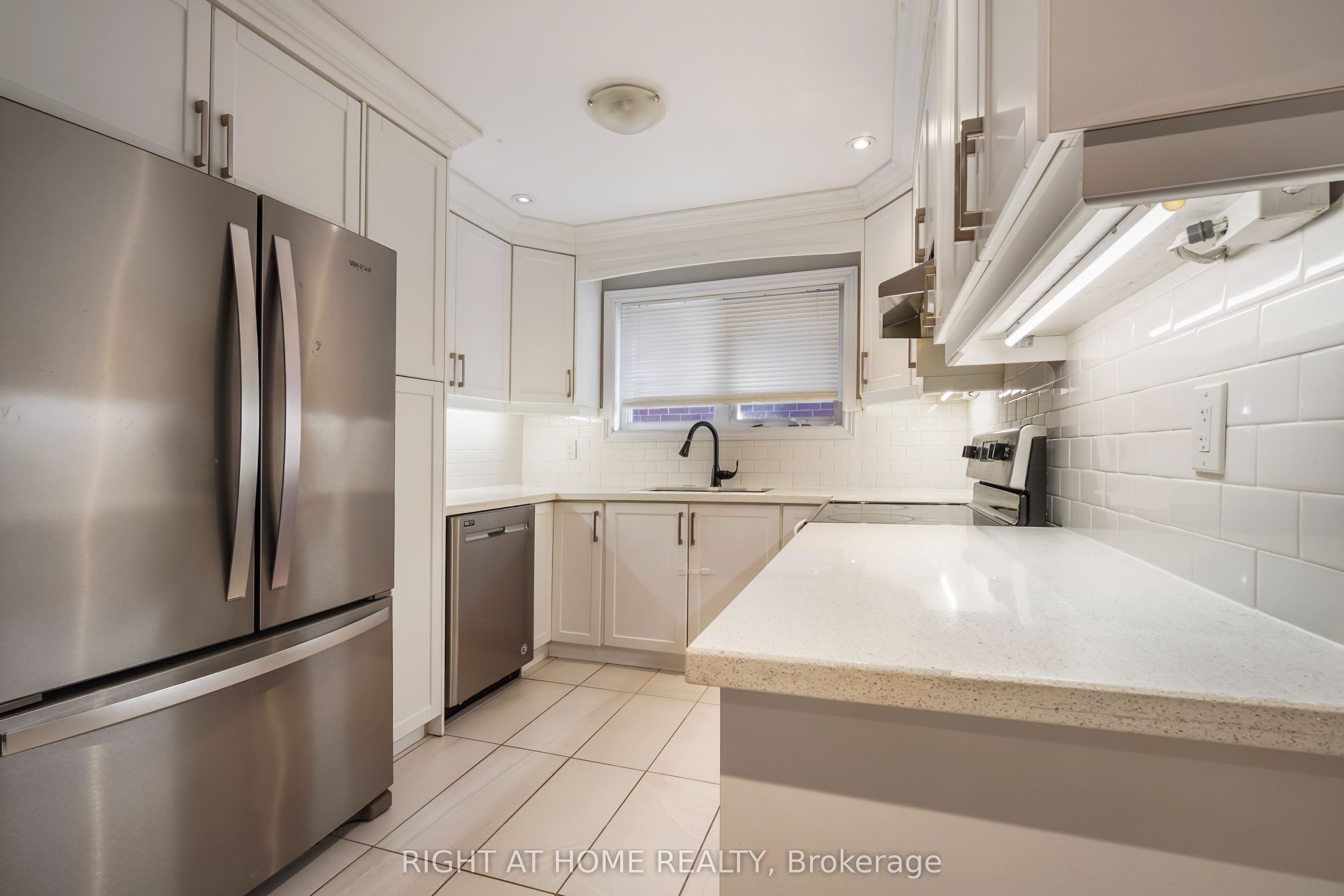 21 Cleethorpes Boulevard Property Photo 8