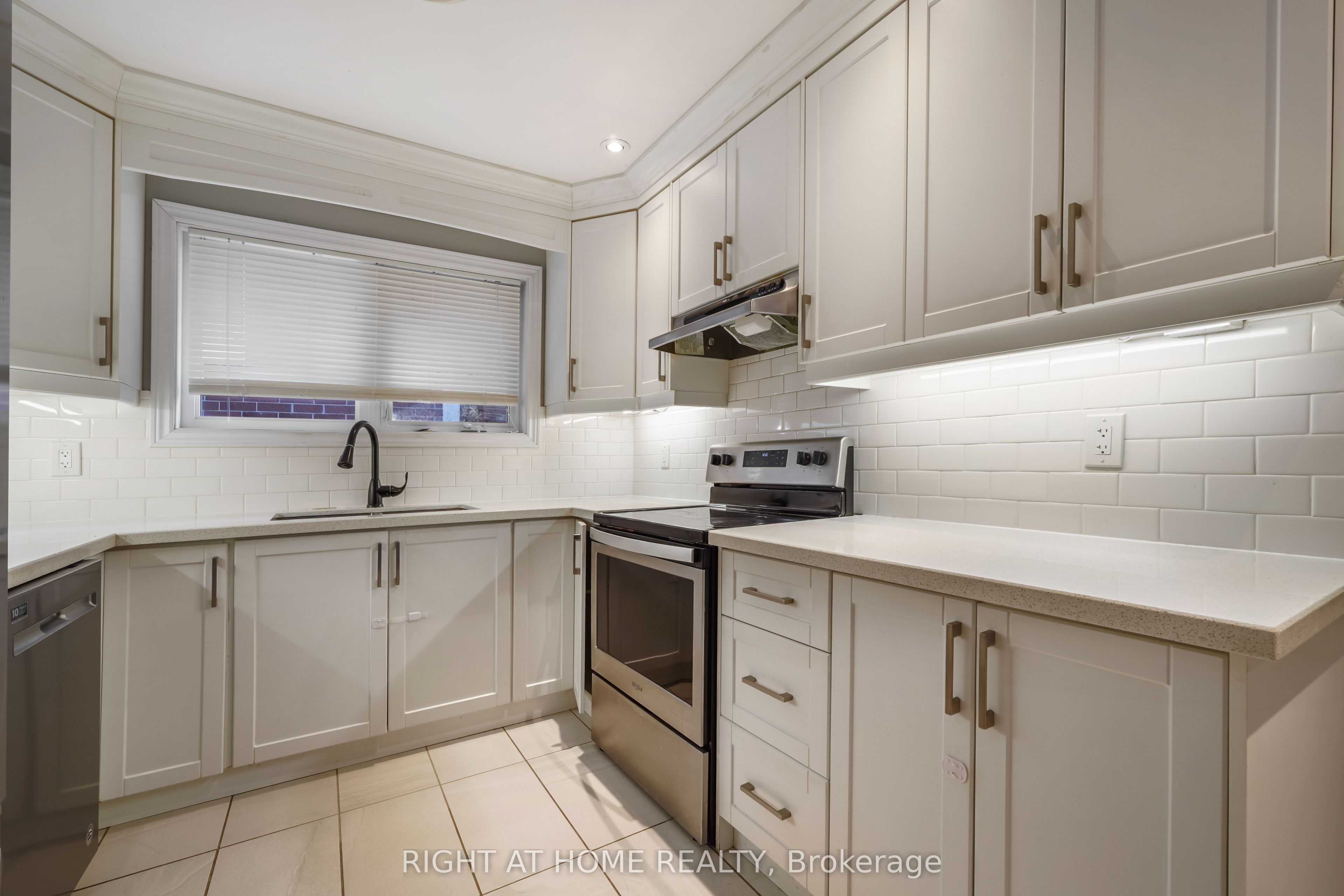 21 Cleethorpes Boulevard Property Photo 9