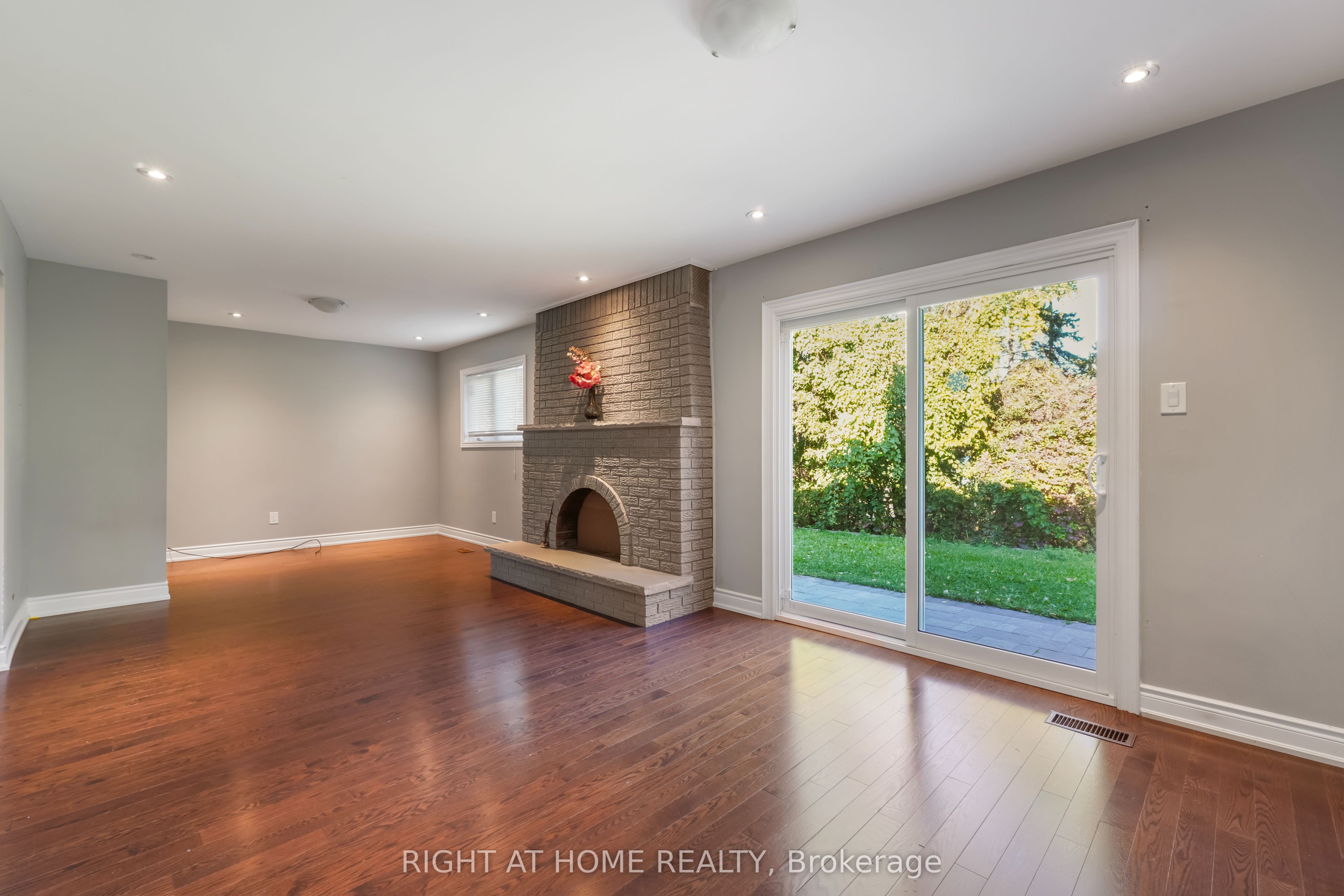 21 Cleethorpes Boulevard Property Photo 12
