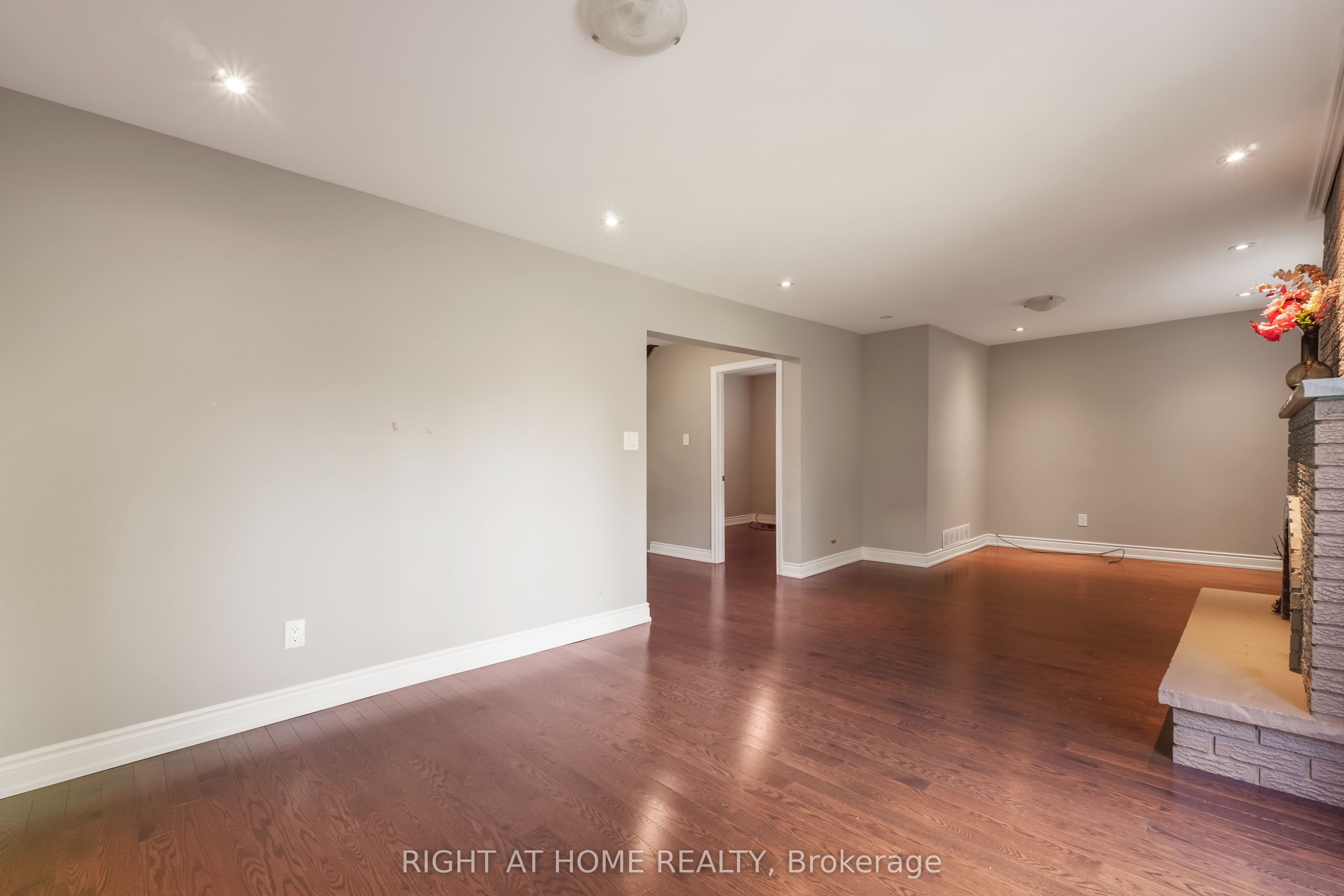 21 Cleethorpes Boulevard Property Photo 13
