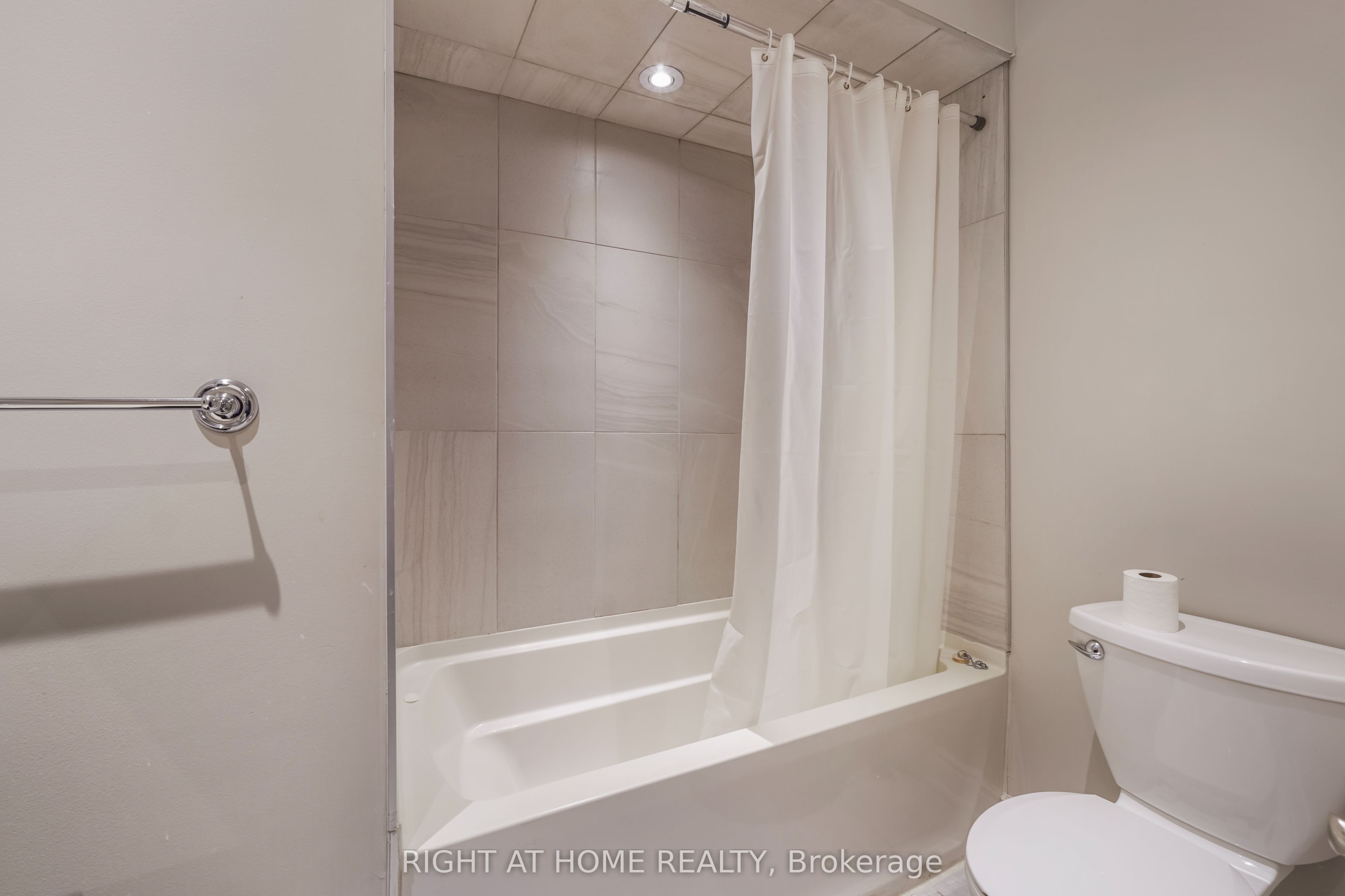 21 Cleethorpes Boulevard Property Photo 18