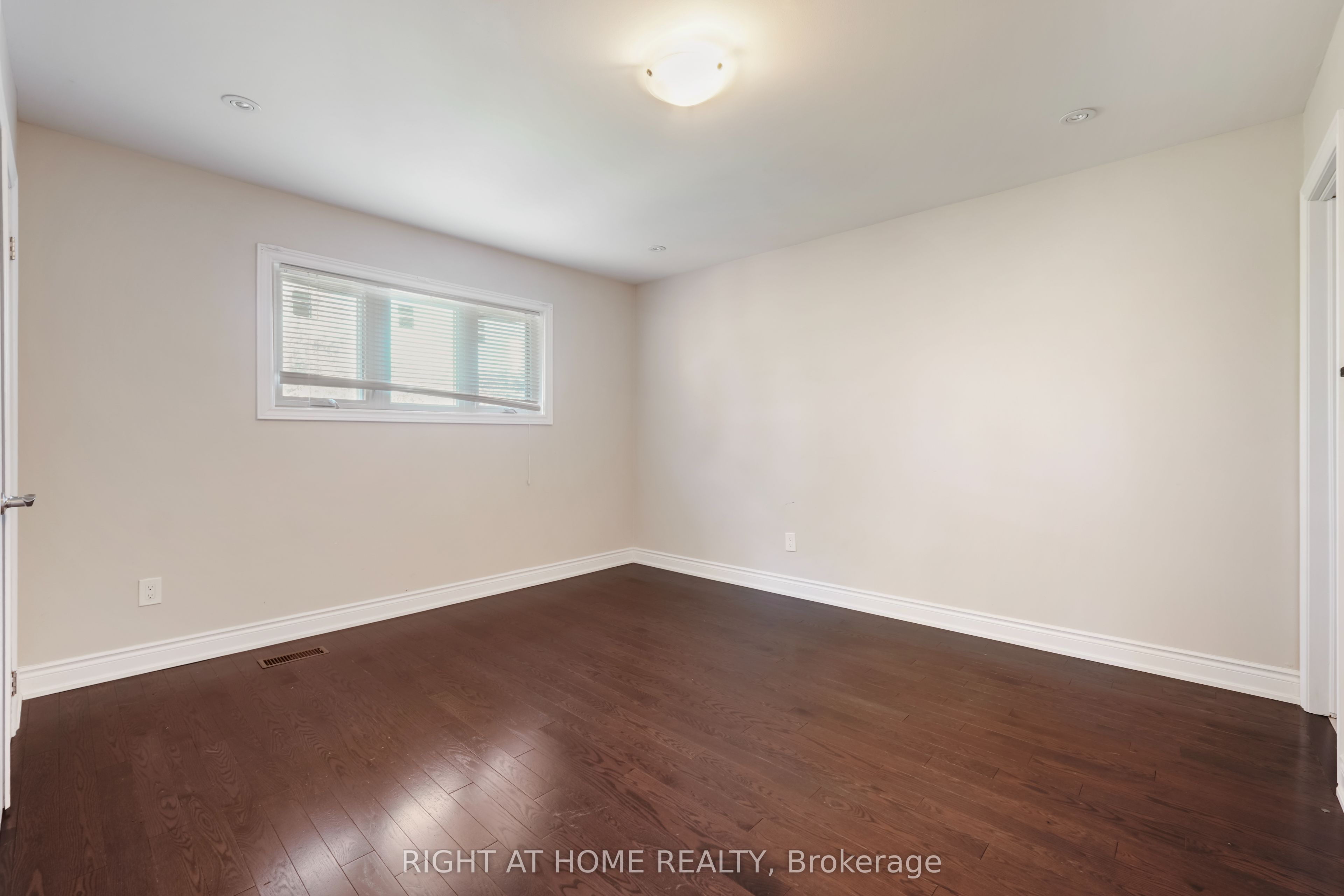 21 Cleethorpes Boulevard Property Photo 20