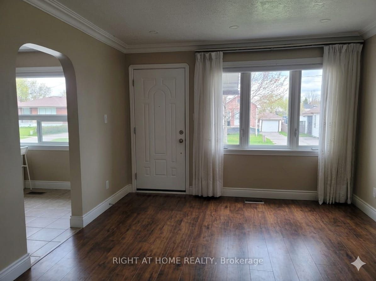 289 Ballard Street S Property Photo 5