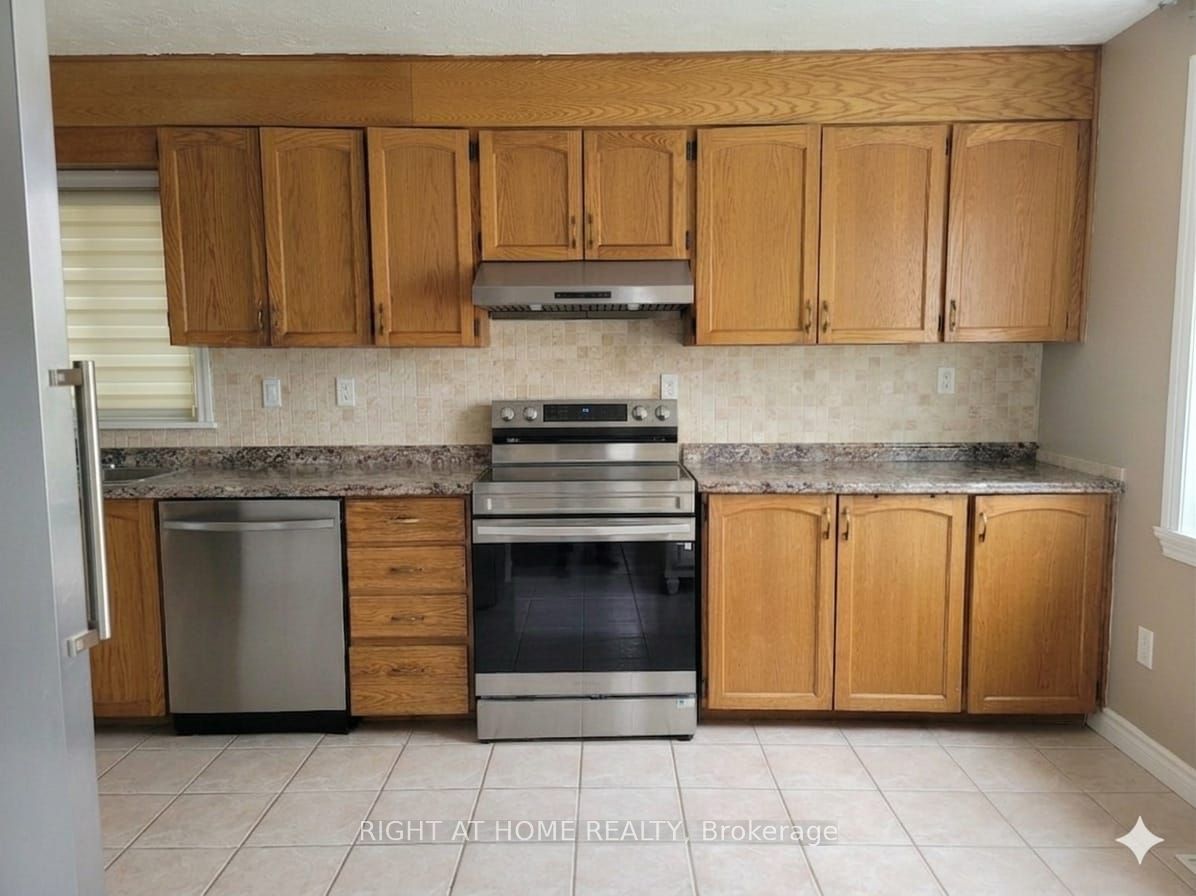 289 Ballard Street S Property Photo 7