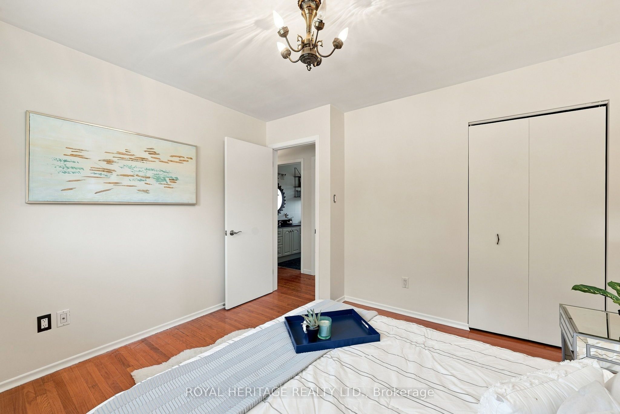 471 Rossland Road E Property Photo 22