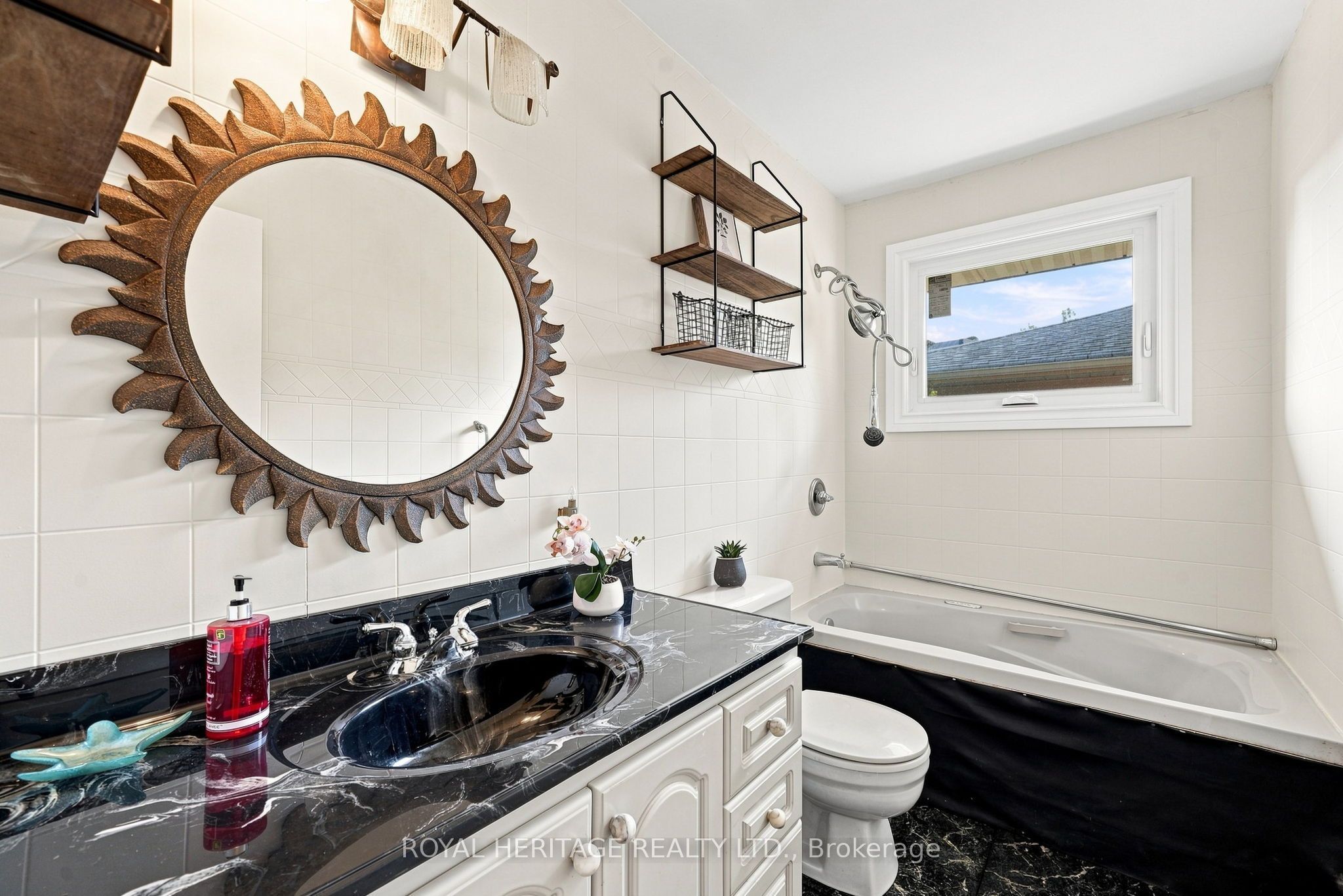 471 Rossland Road E Property Photo 25