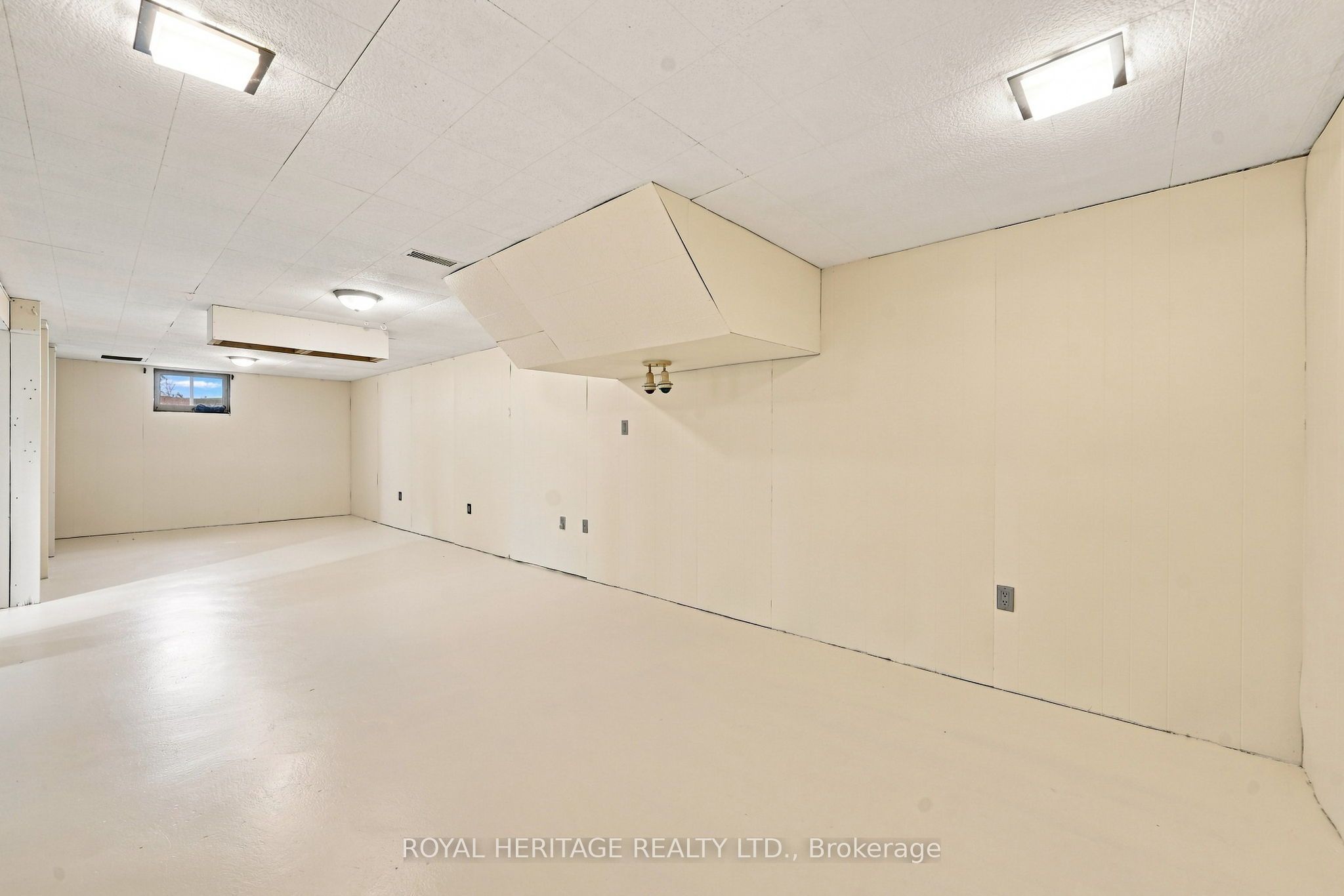 471 Rossland Road E Property Photo 36