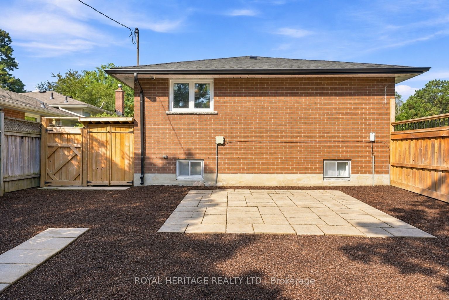 471 Rossland Road E Property Photo 48