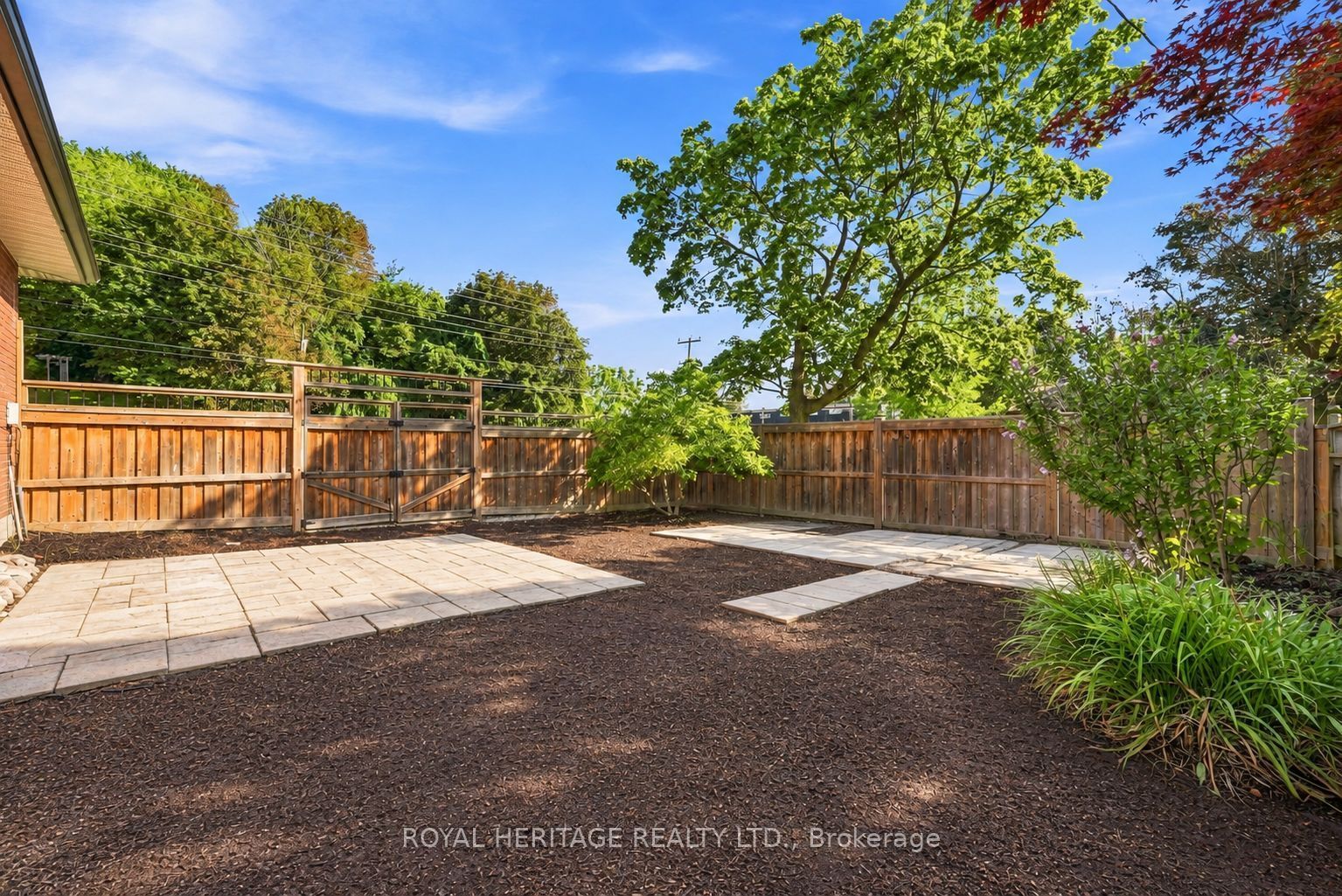 471 Rossland Road E Property Photo 49
