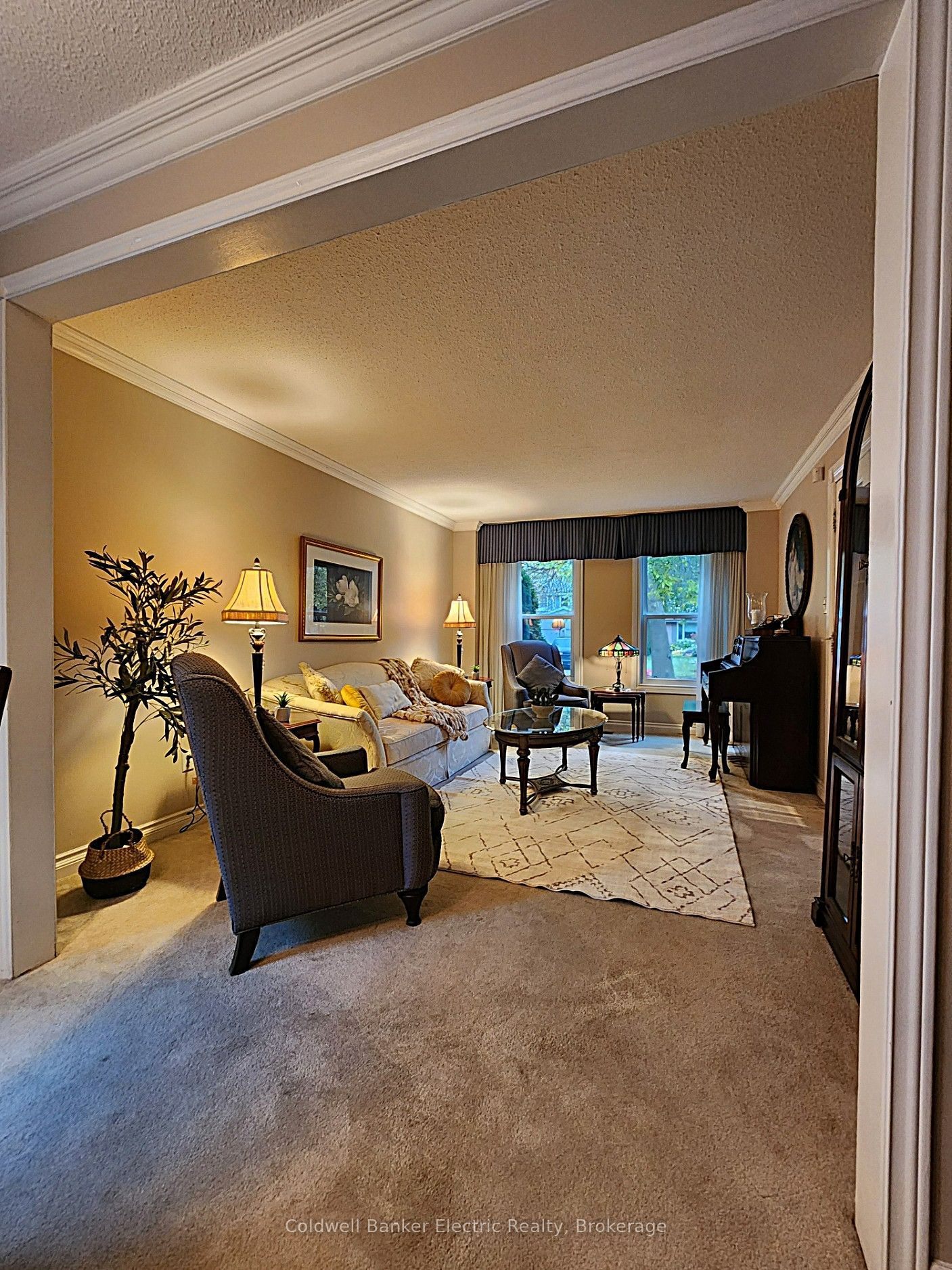 1007 Moorelands Crescent Property Photo 4