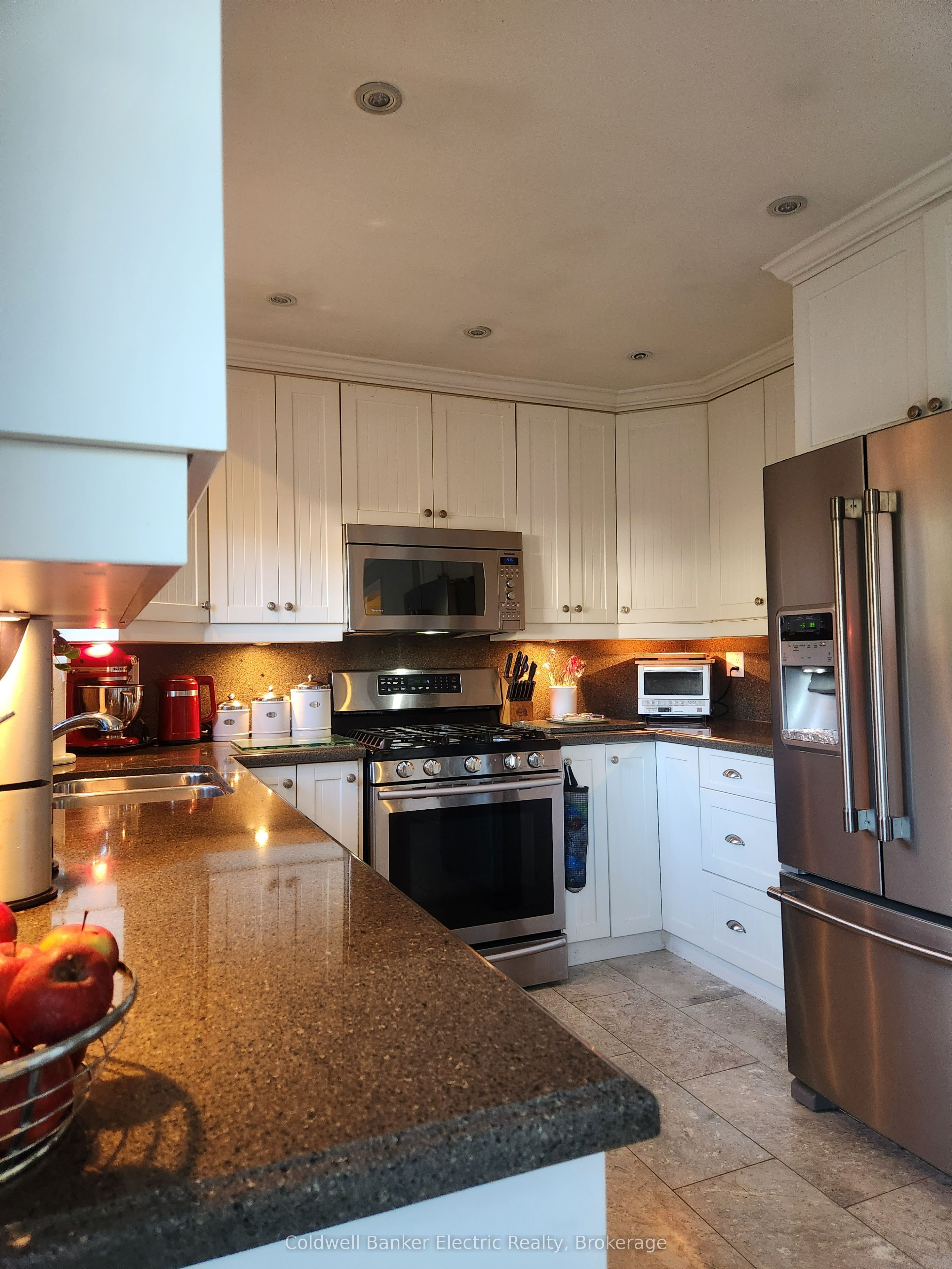 1007 Moorelands Crescent Property Photo 11