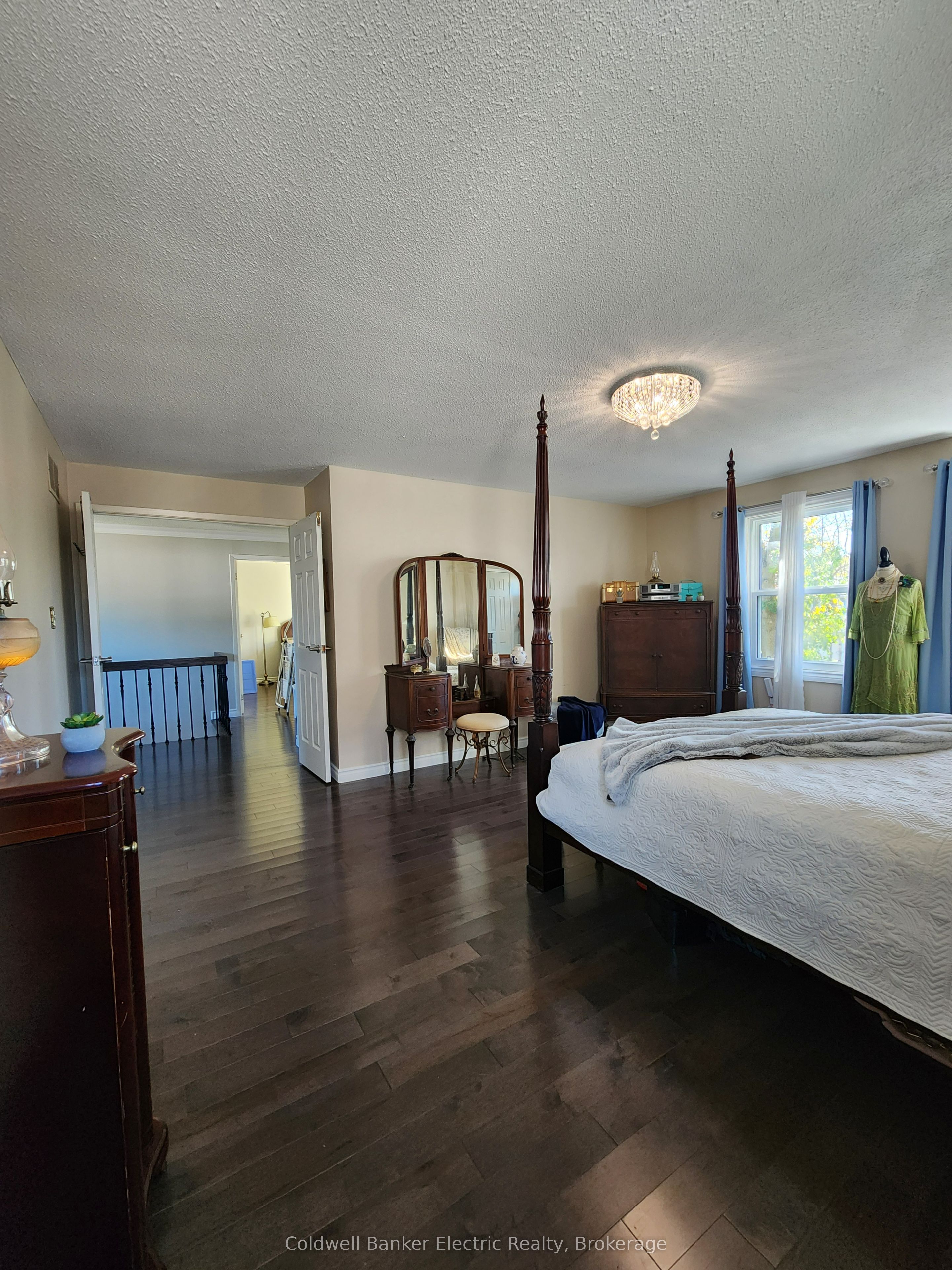 1007 Moorelands Crescent Property Photo 25