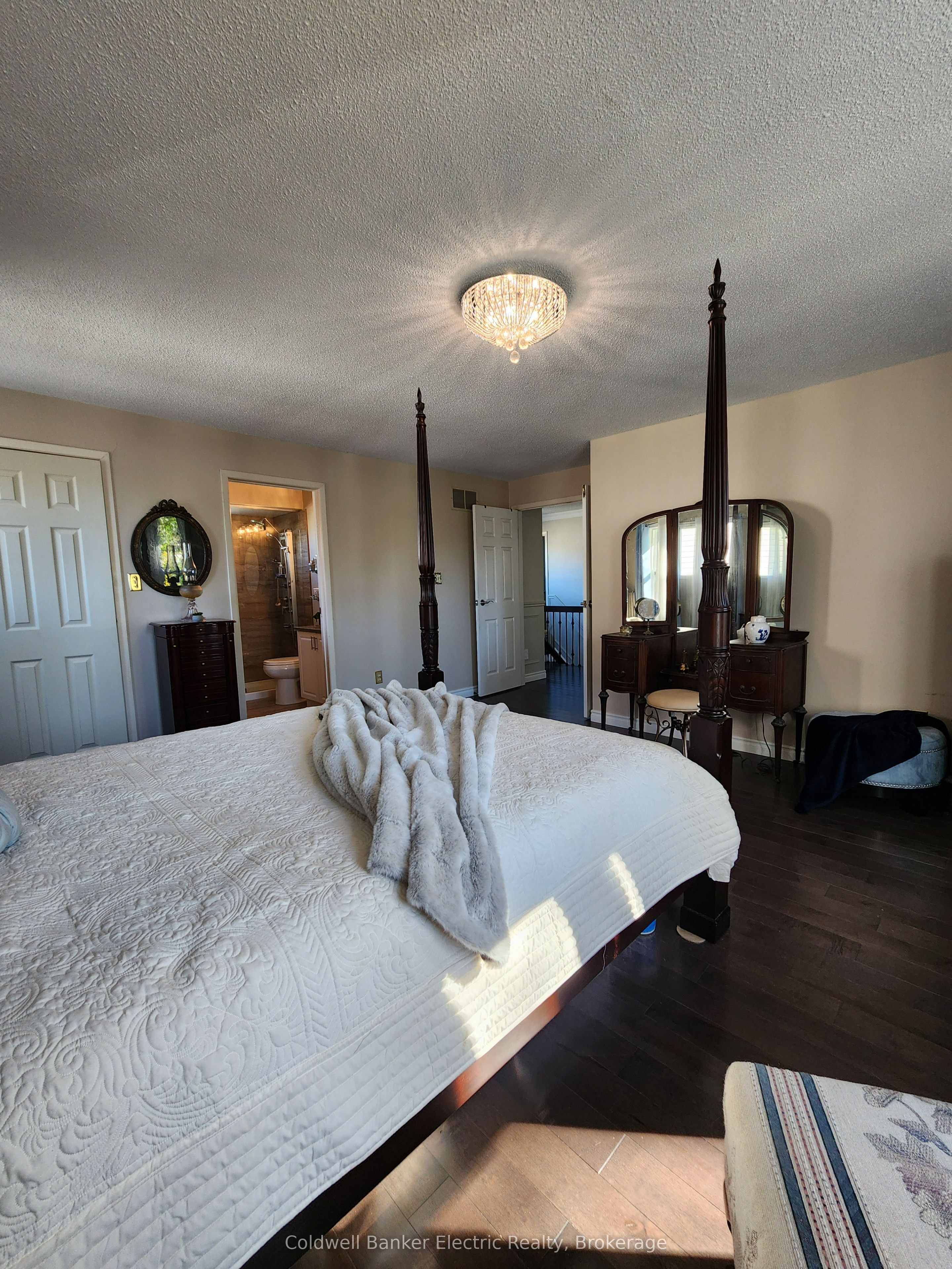 1007 Moorelands Crescent Property Photo 27