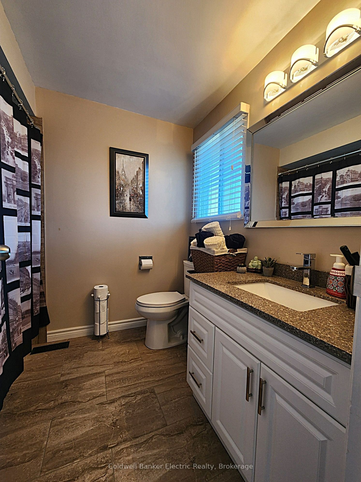 1007 Moorelands Crescent Property Photo 39
