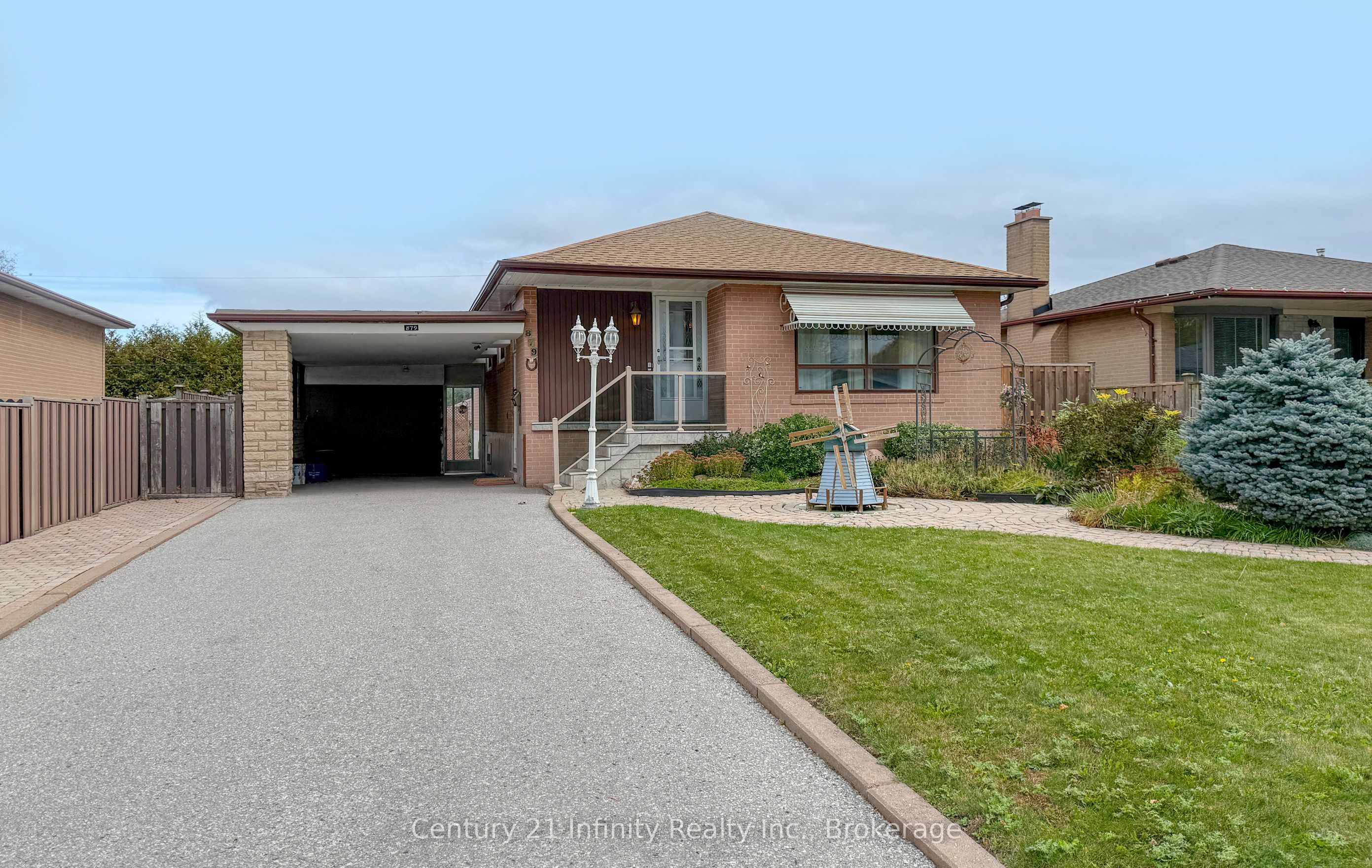 879 Antonio Street Property Photo 2