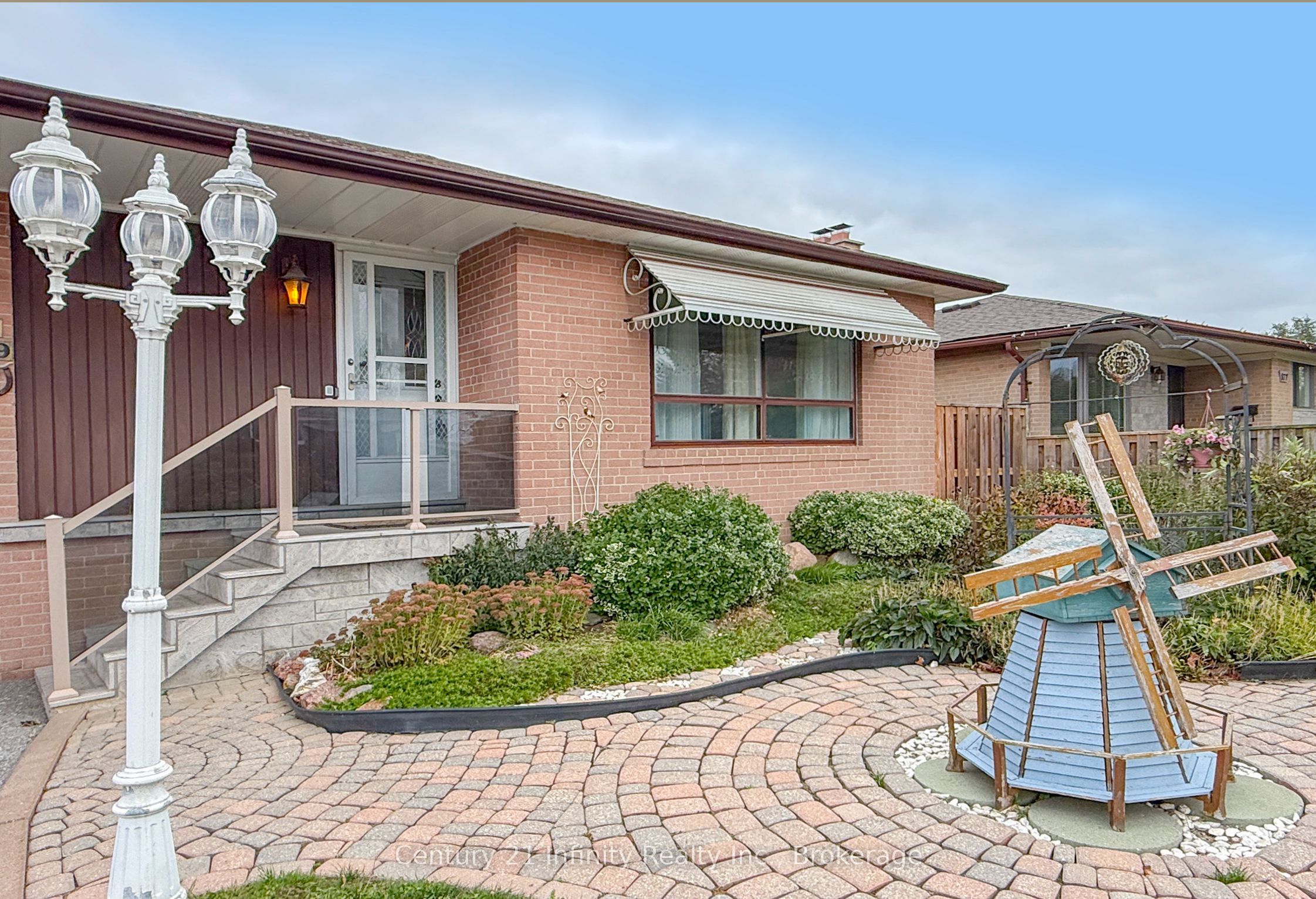 879 Antonio Street Property Photo 3