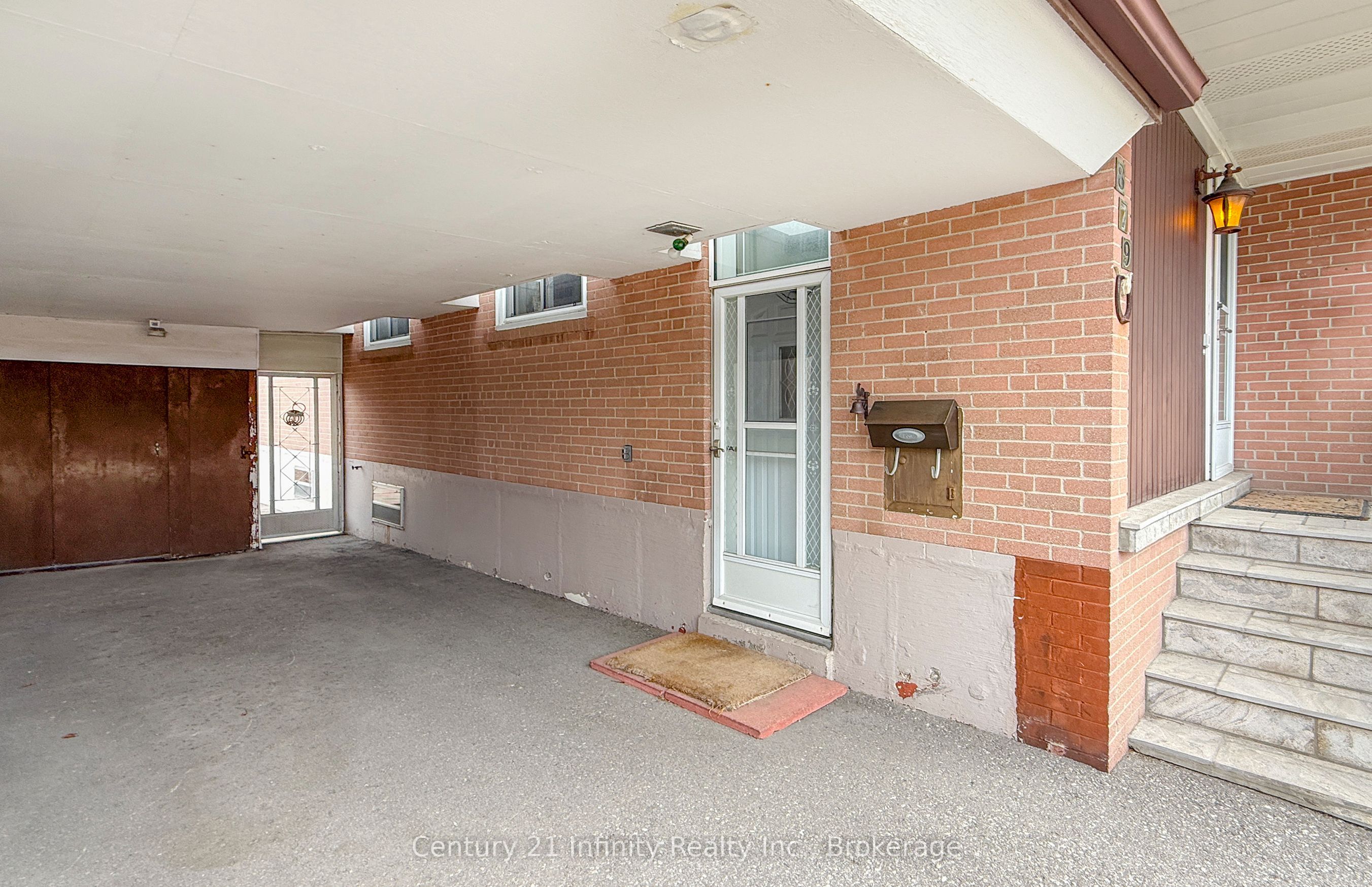 879 Antonio Street Property Photo 5