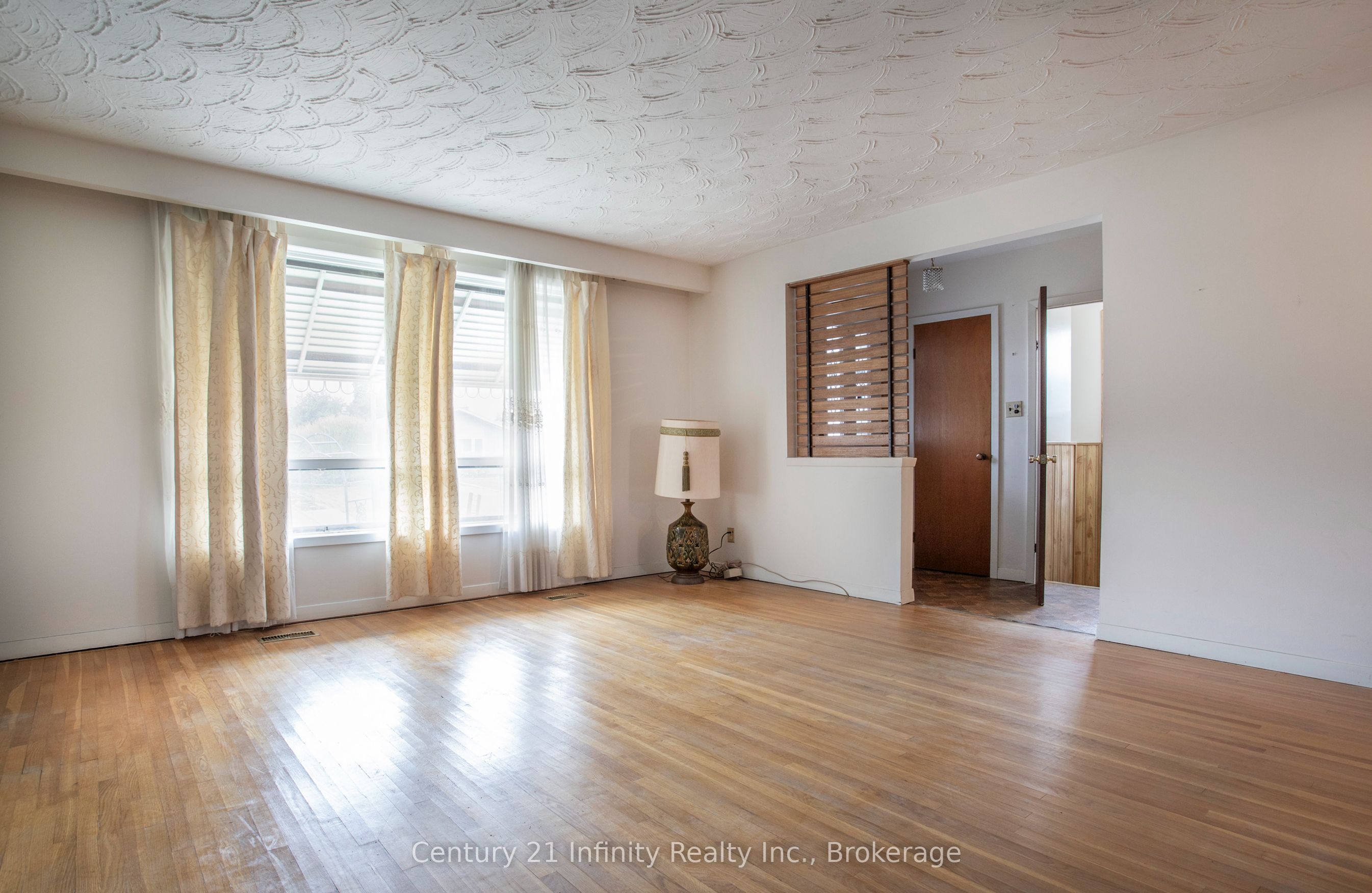 879 Antonio Street Property Photo 7