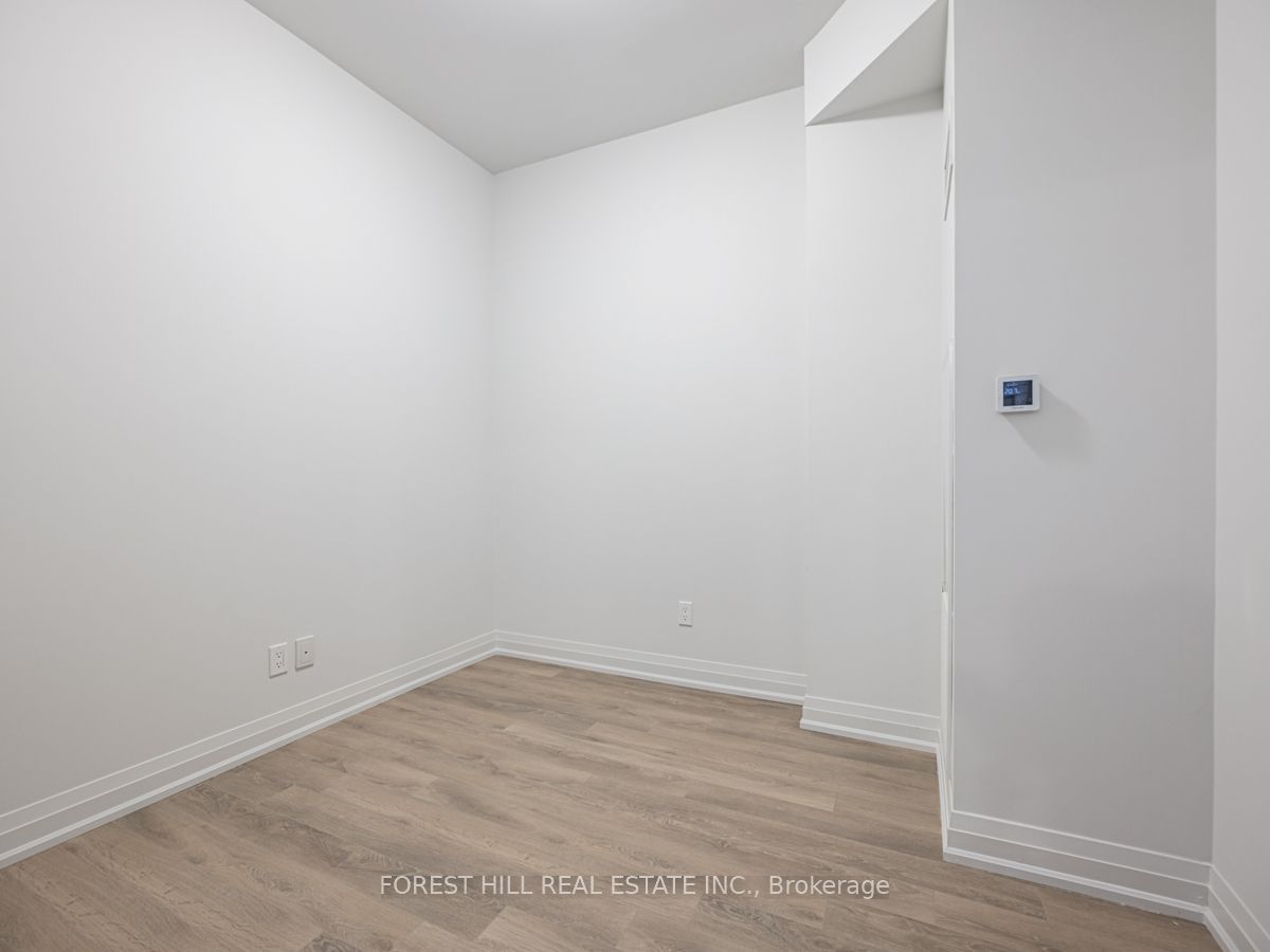 10 Meadowglen Place 401 Property Photo 18