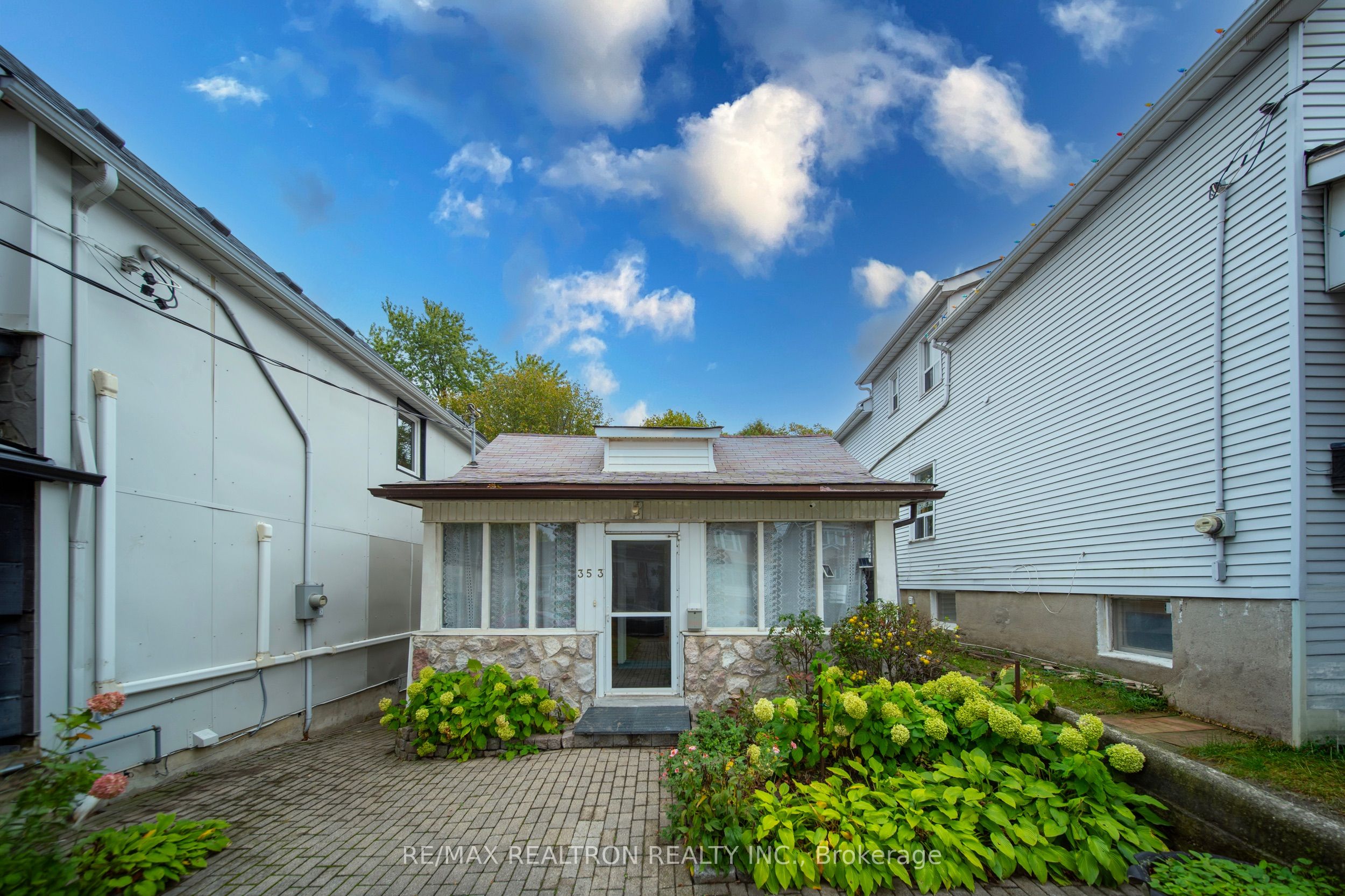 353 Rhodes Avenue Property Photo 1