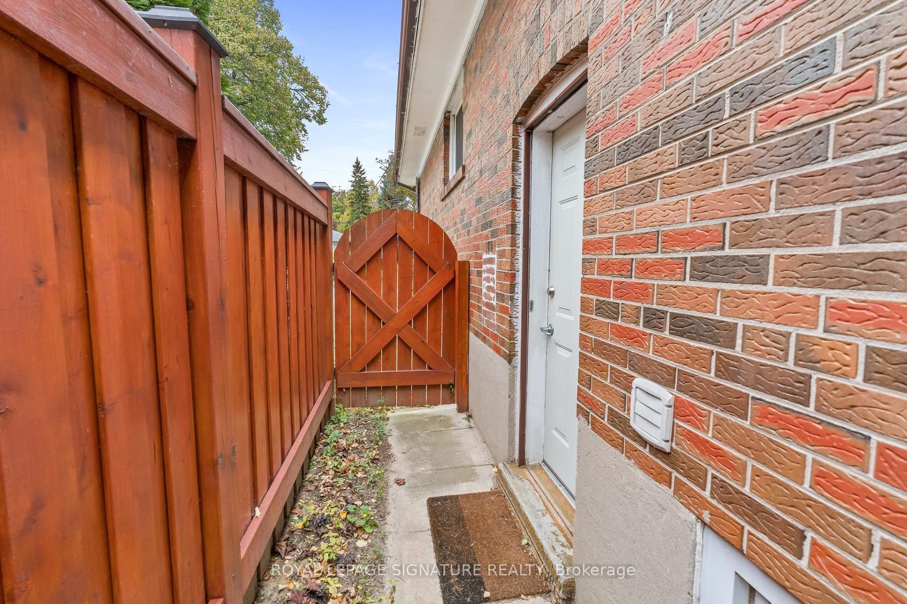 4 Moss Street Property Photo 23
