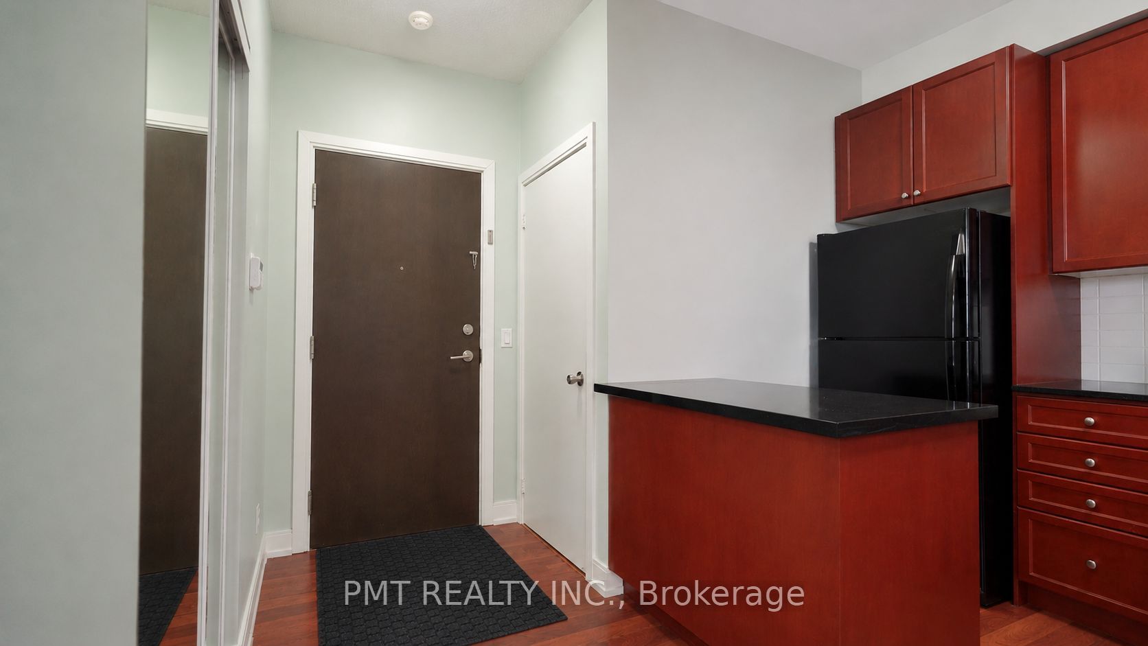 125 Village Green Square 309 Property Photo 2