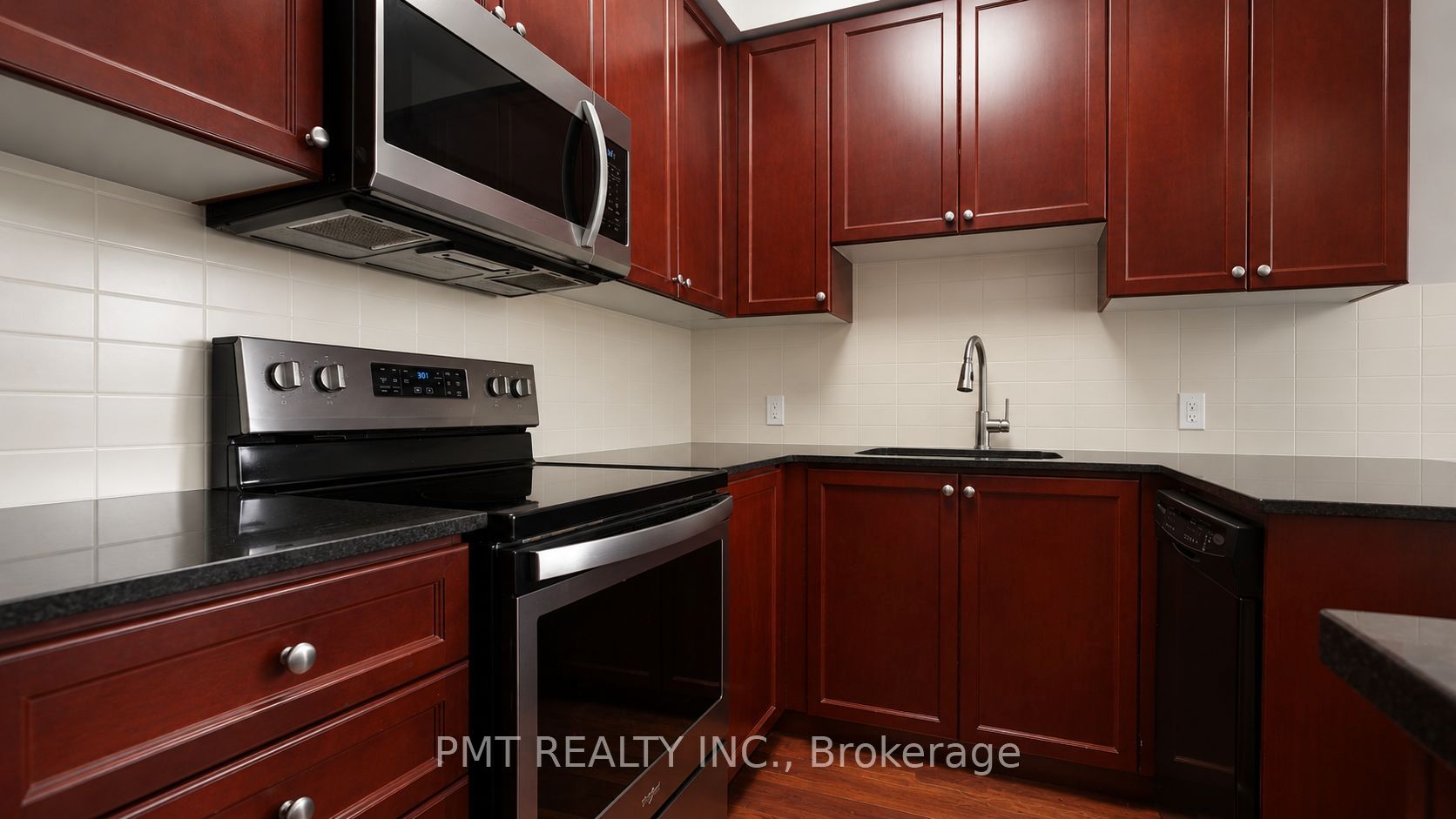 125 Village Green Square 309 Property Photo 5